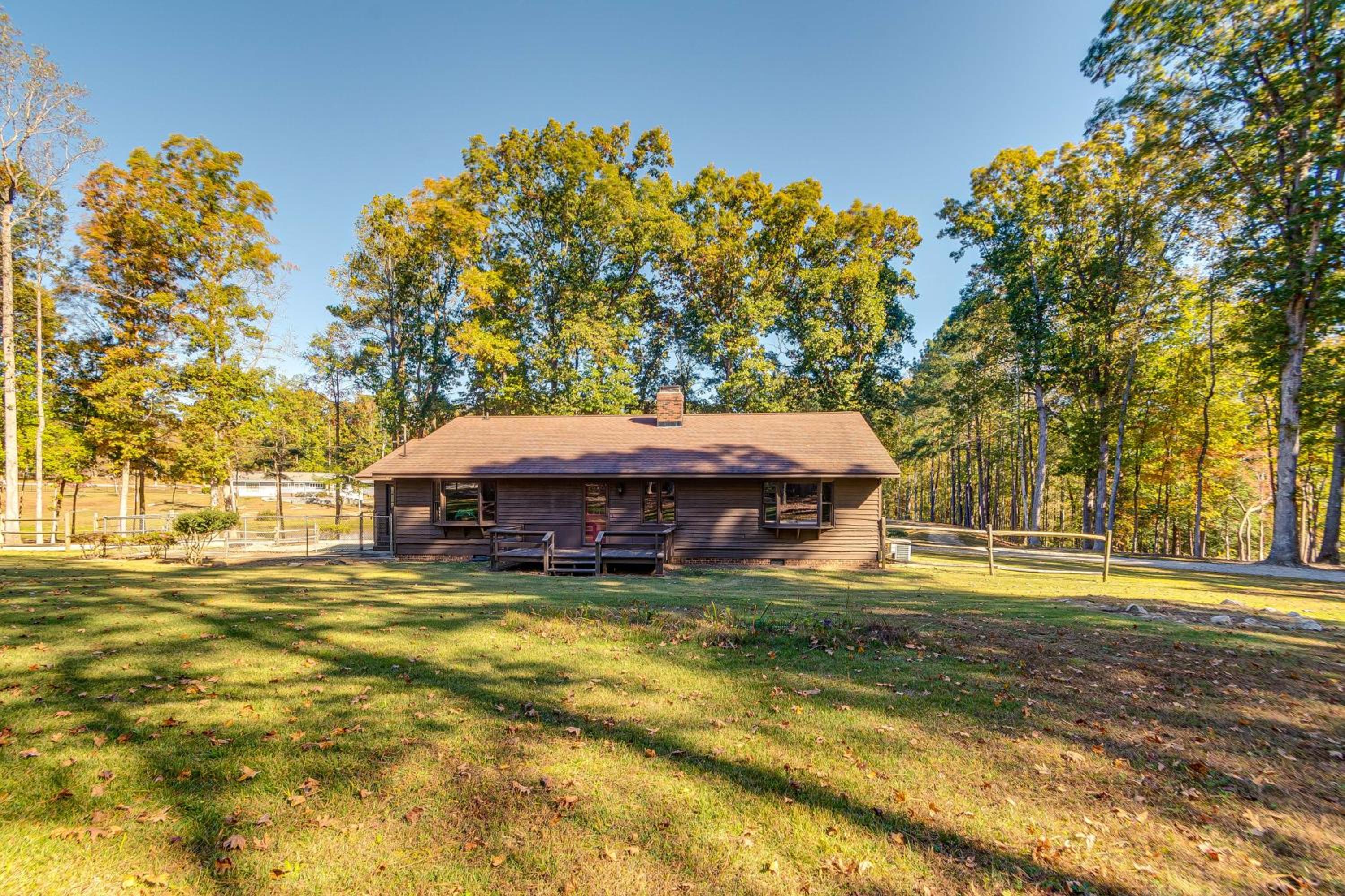 Relaxing Cabin Retreat with Games! Louisbug Hideaway