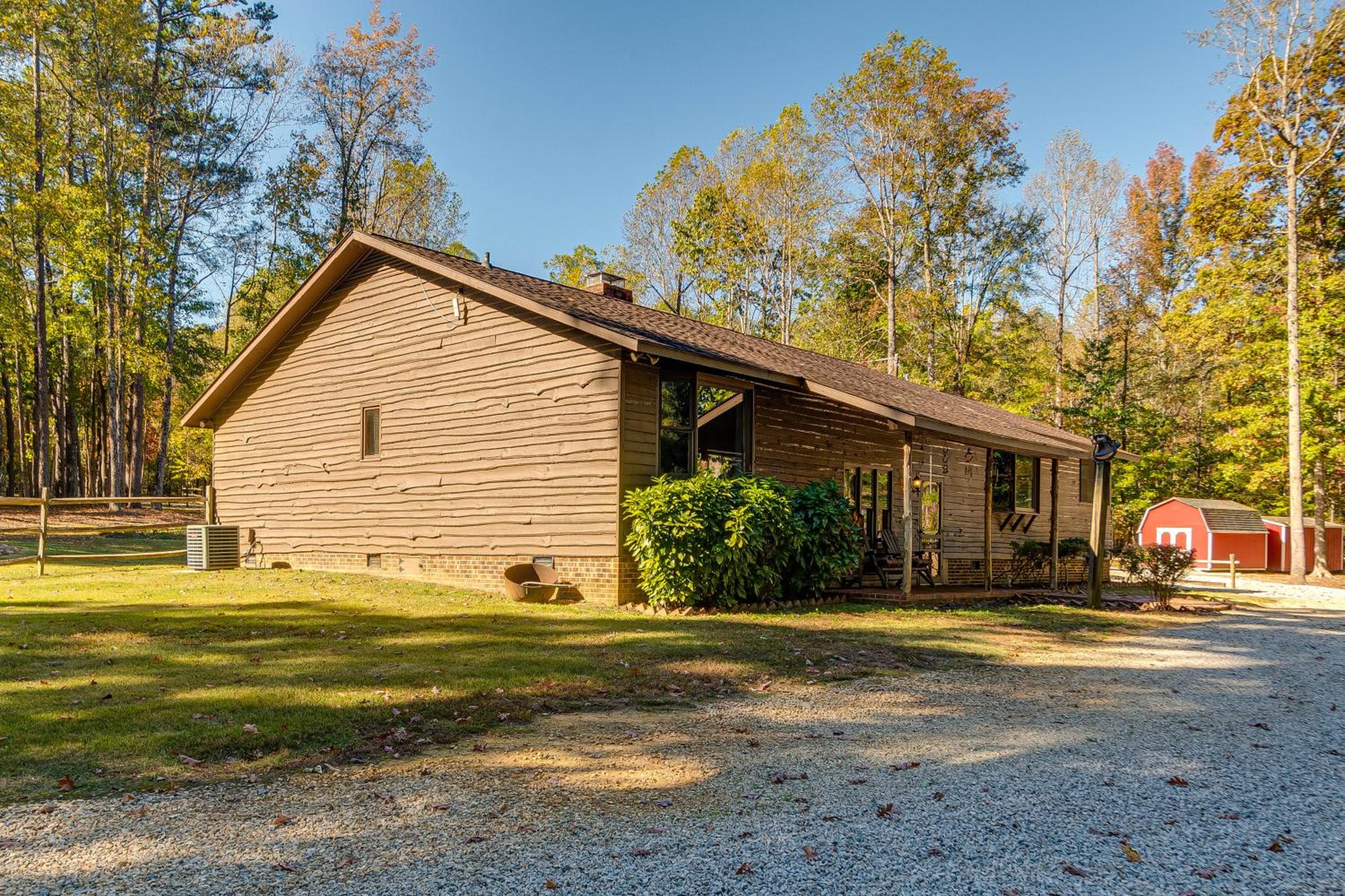 Relaxing Cabin Retreat with Games! Louisbug Hideaway