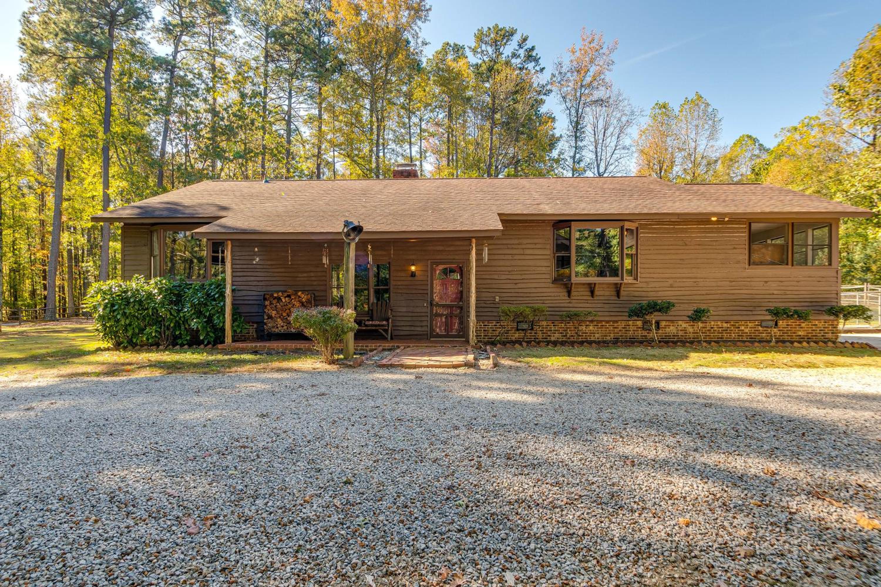 Relaxing Cabin Retreat with Games! Louisbug Hideaway
