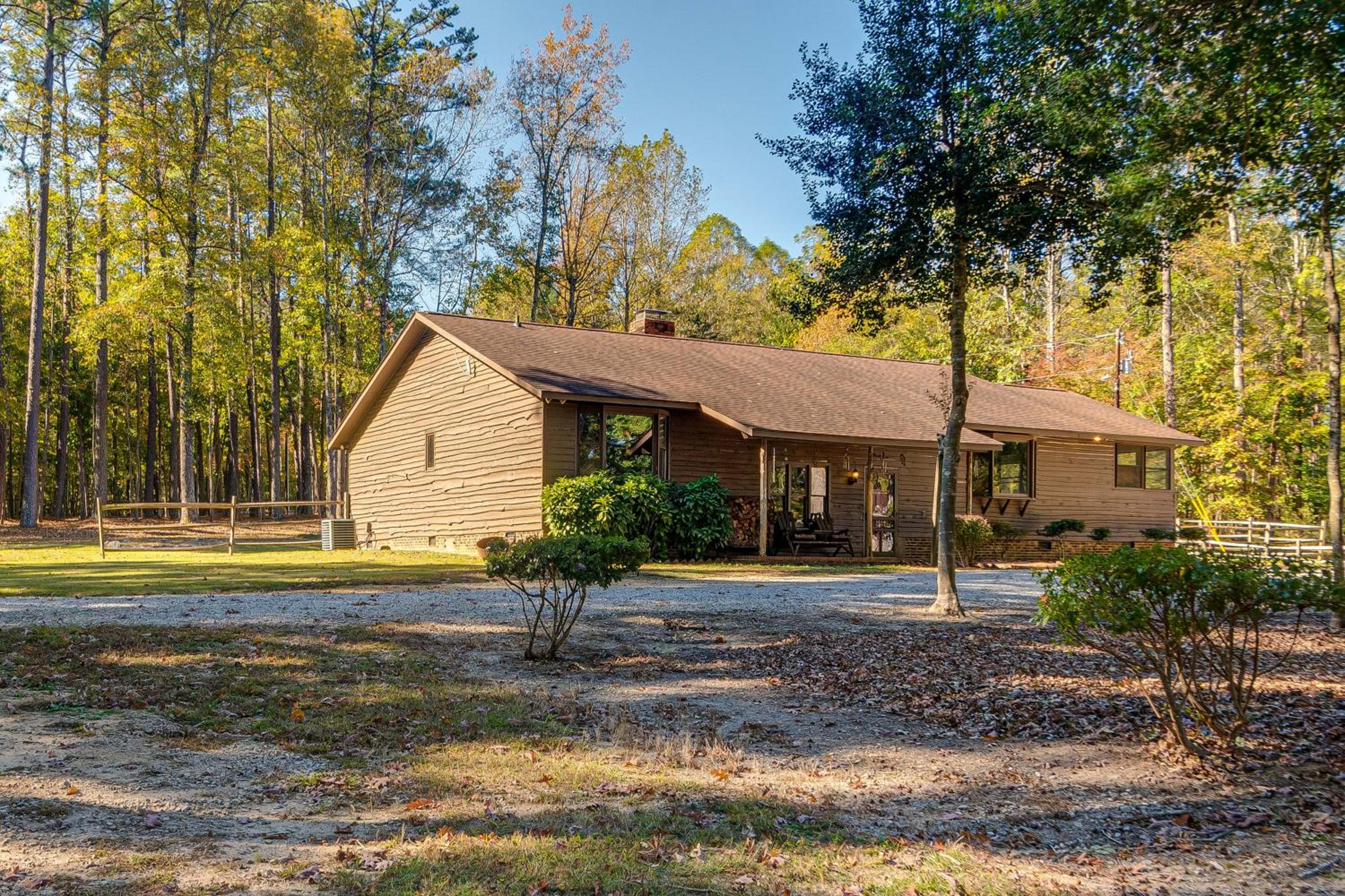 Relaxing Cabin Retreat with Games! Louisbug Hideaway