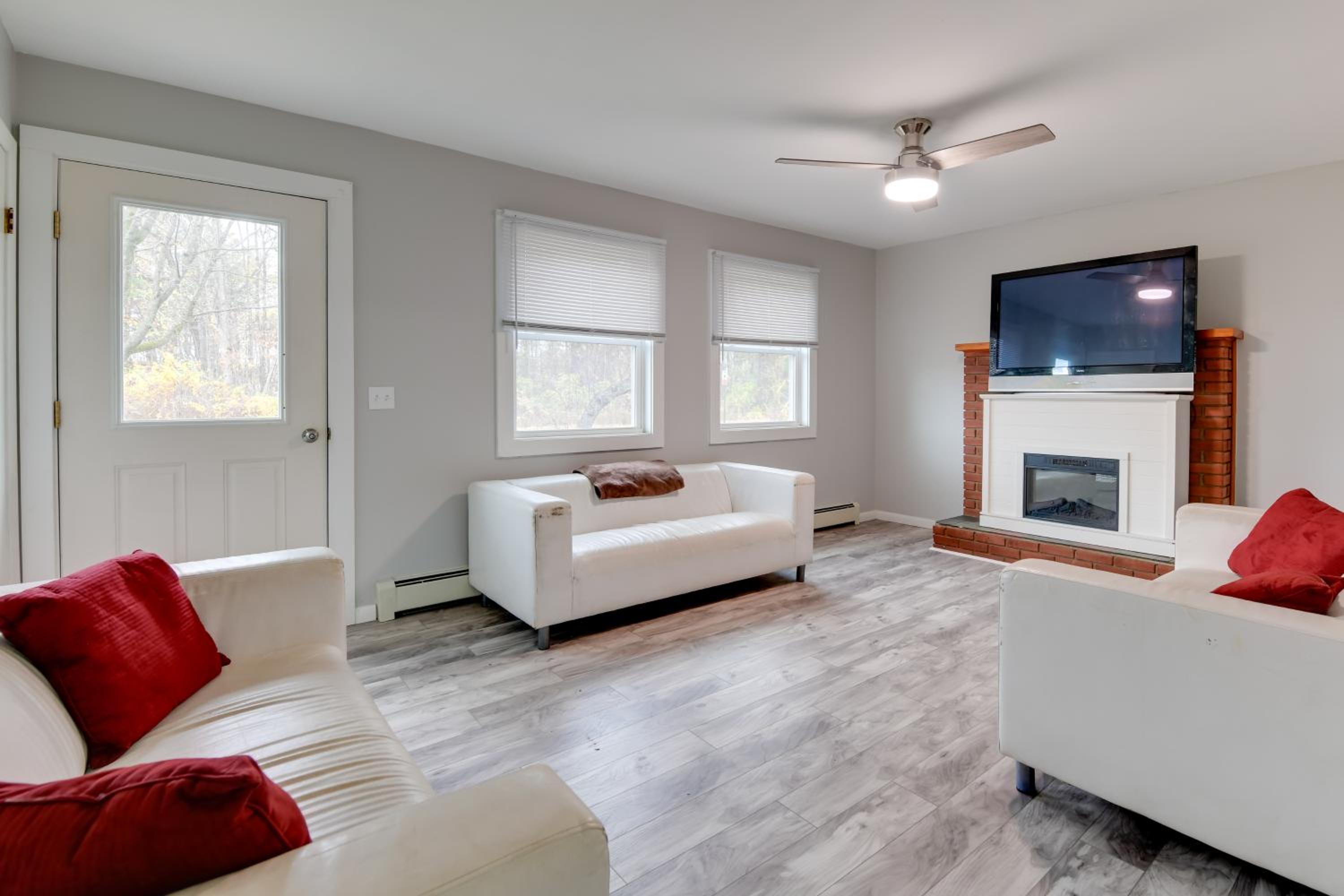 Ski, Hike and Explore Home 5 Mi to Dtwn Burlington!