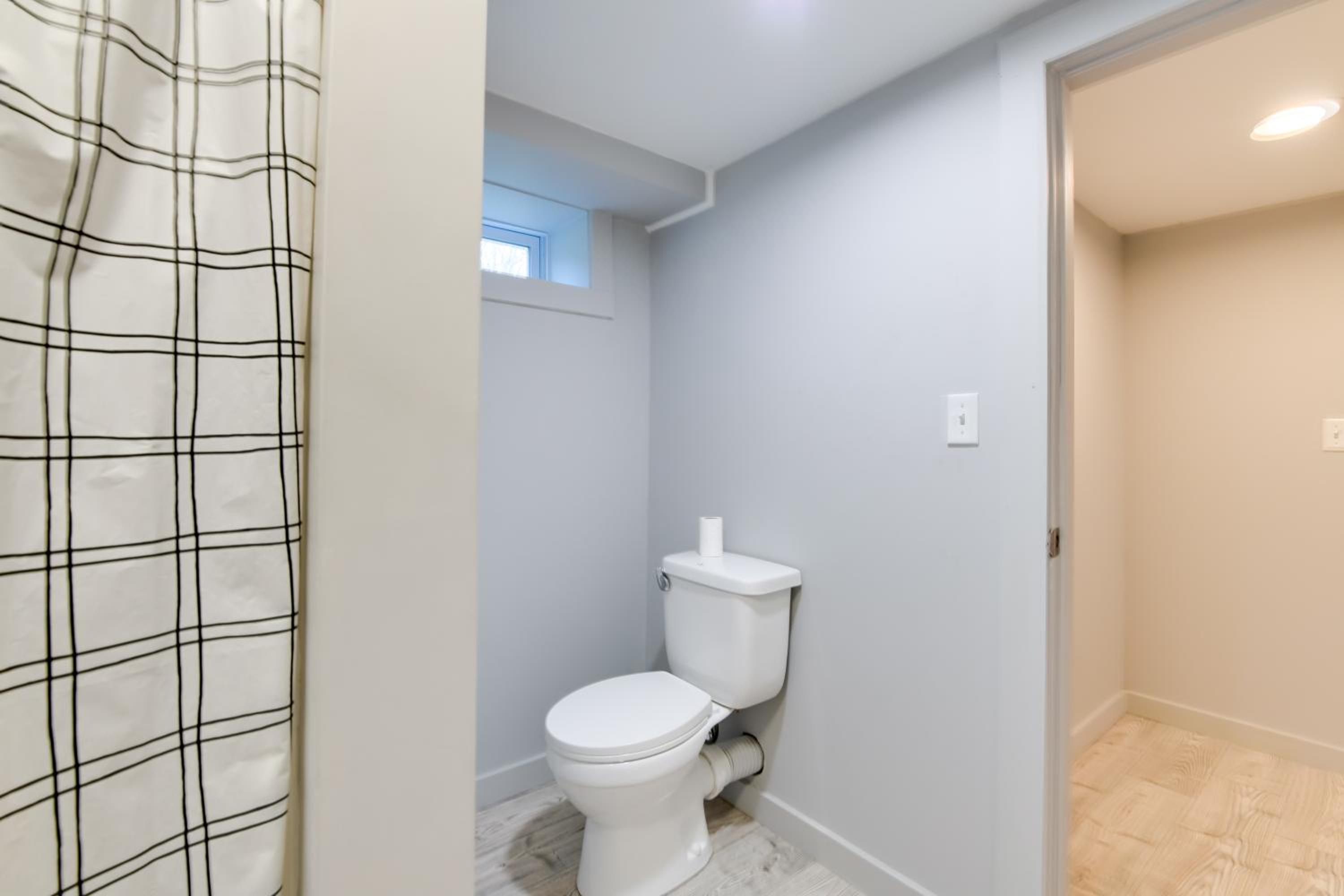 Ski, Hike and Explore Home 5 Mi to Dtwn Burlington!