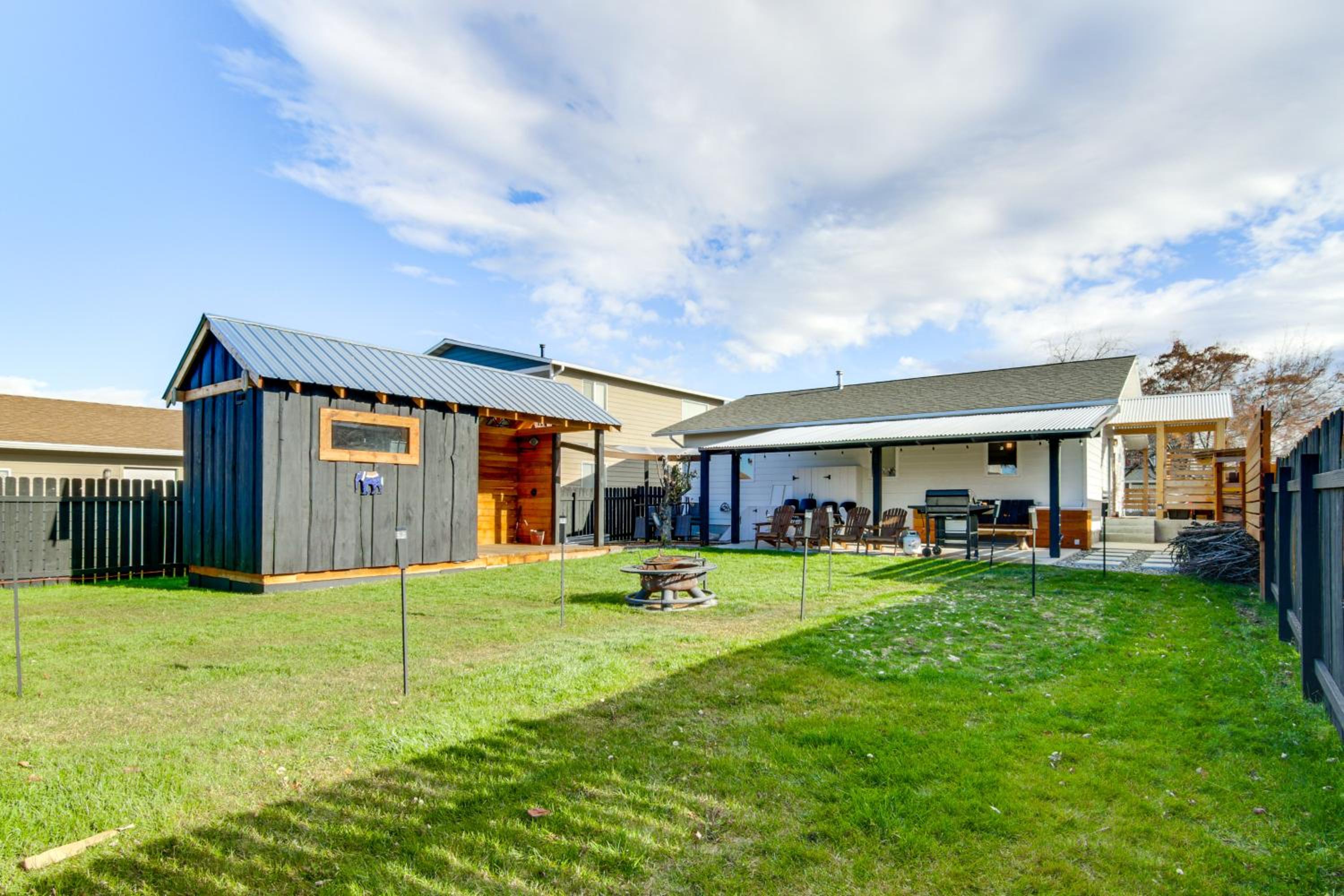 12 Mi to Bozeman Duplex with Sauna and Yard