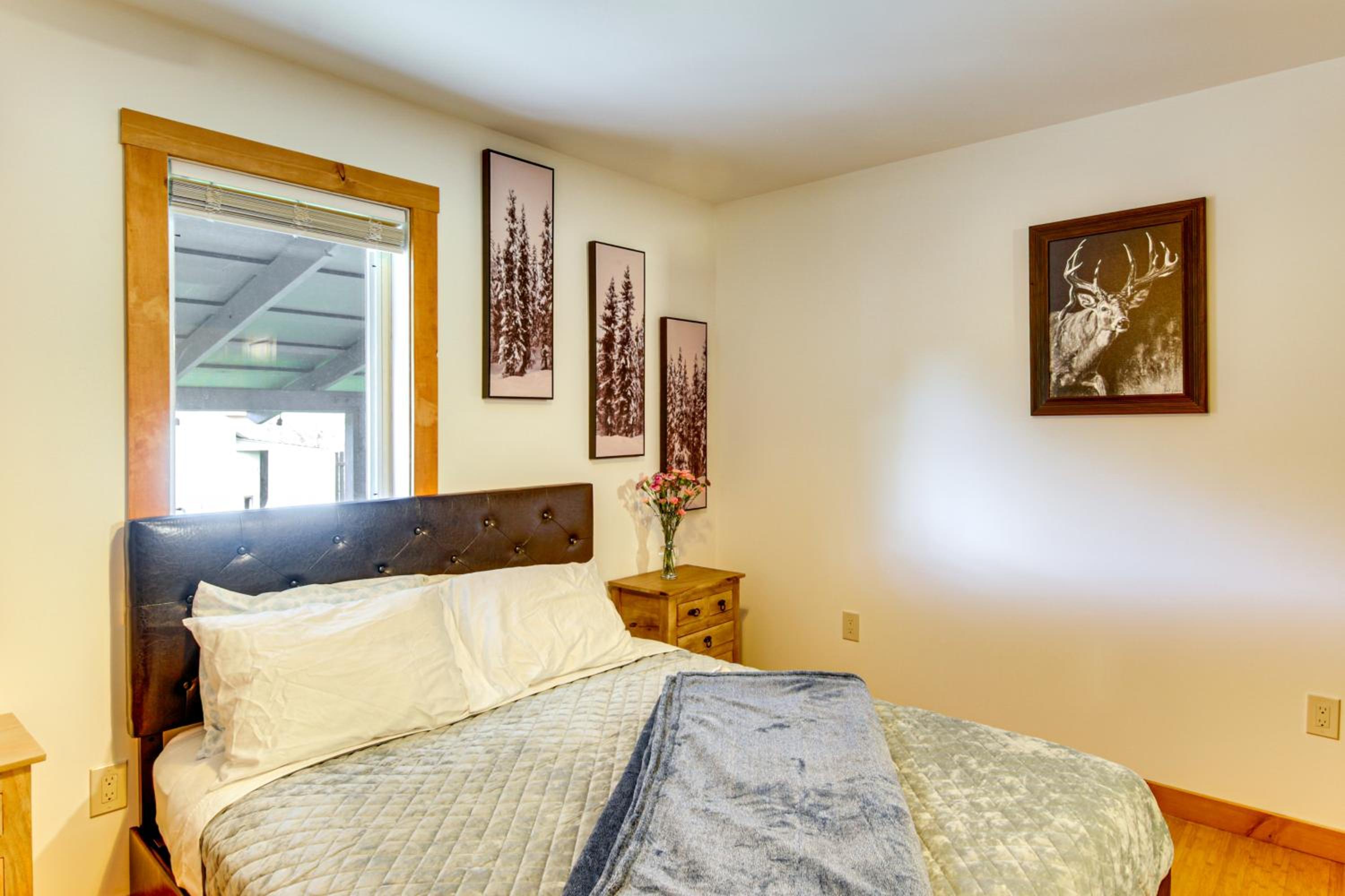 12 Mi to Bozeman Duplex with Sauna and Yard