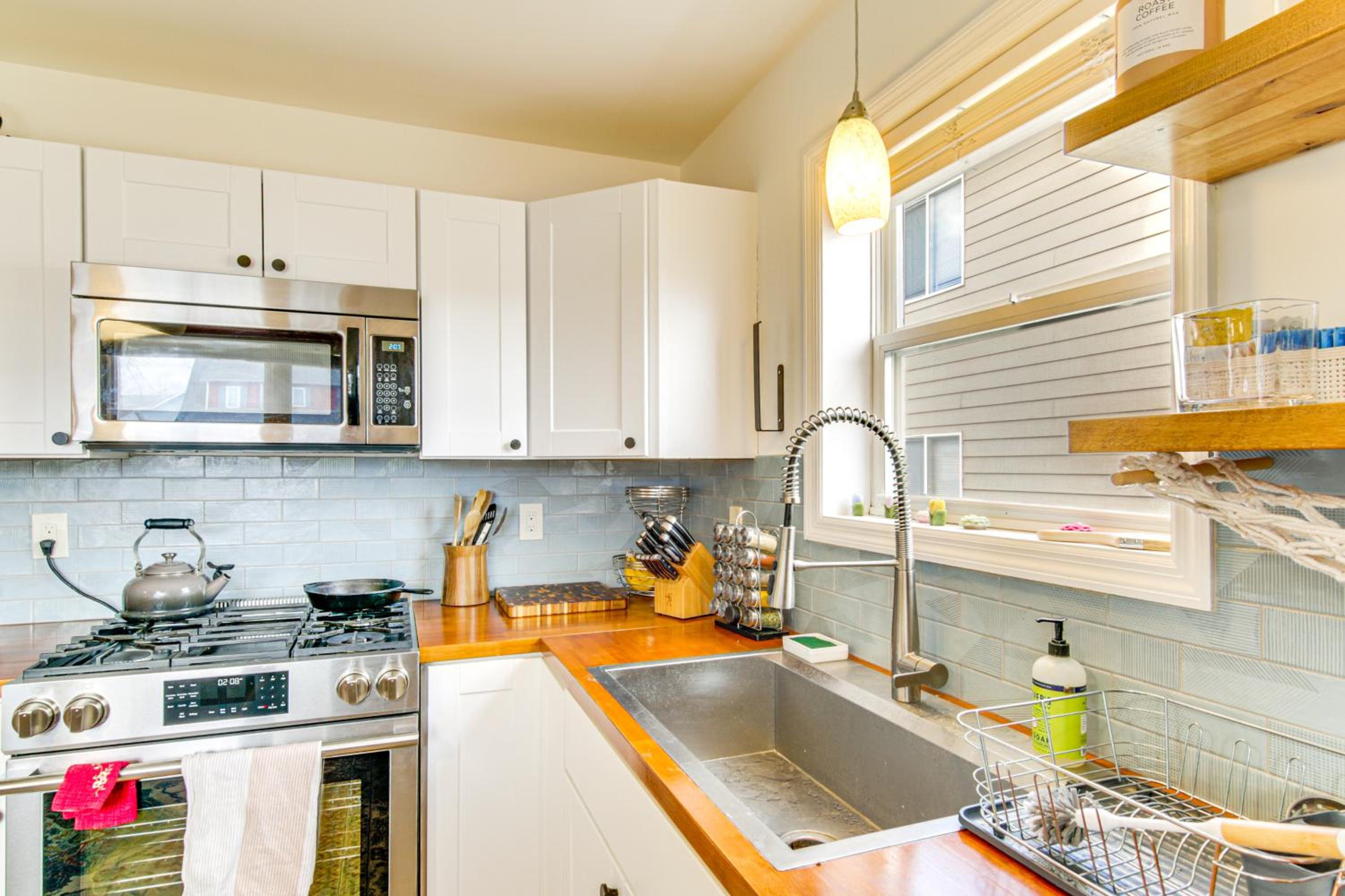 12 Mi to Bozeman Duplex with Sauna and Yard