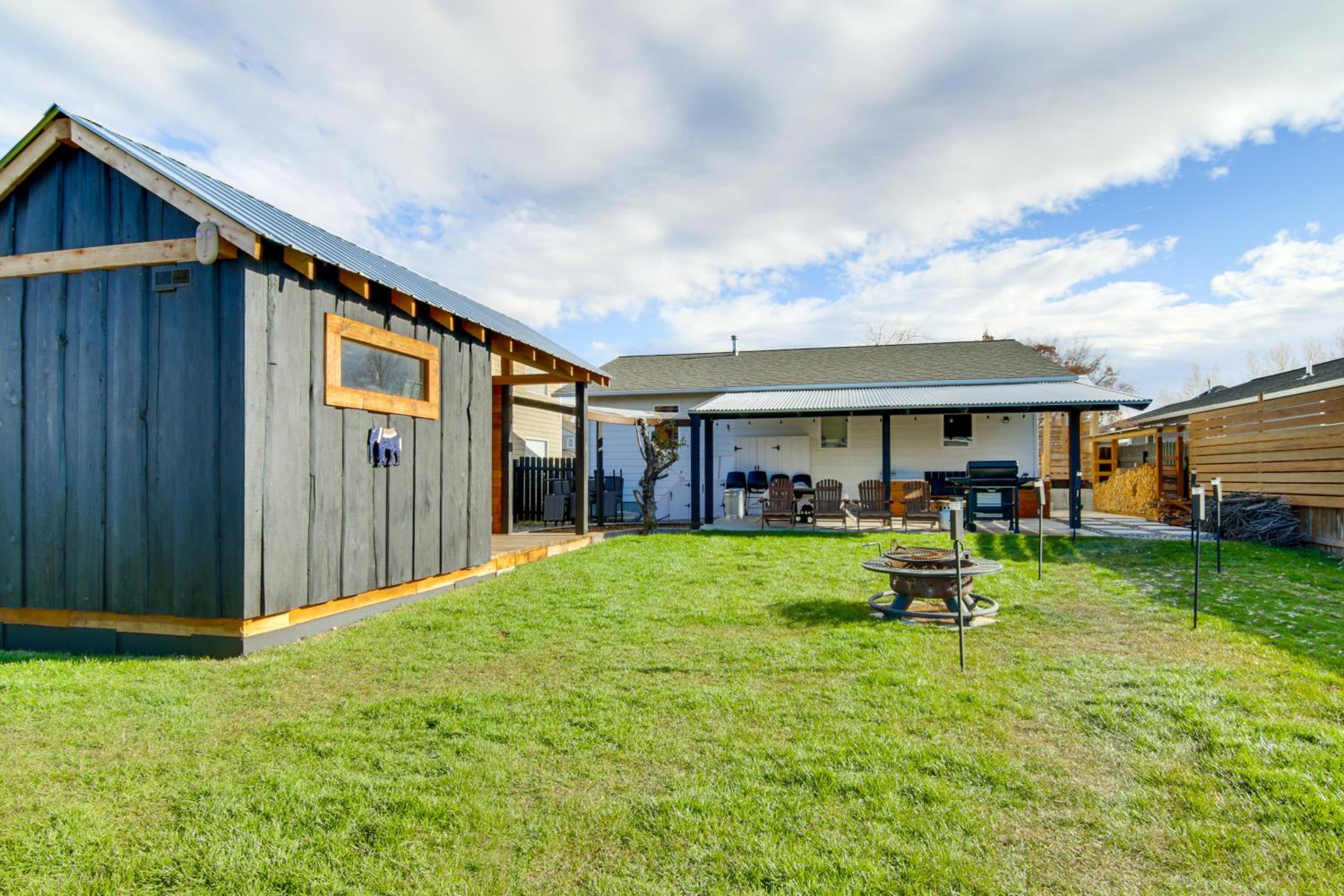 12 Mi to Bozeman Duplex with Sauna and Yard