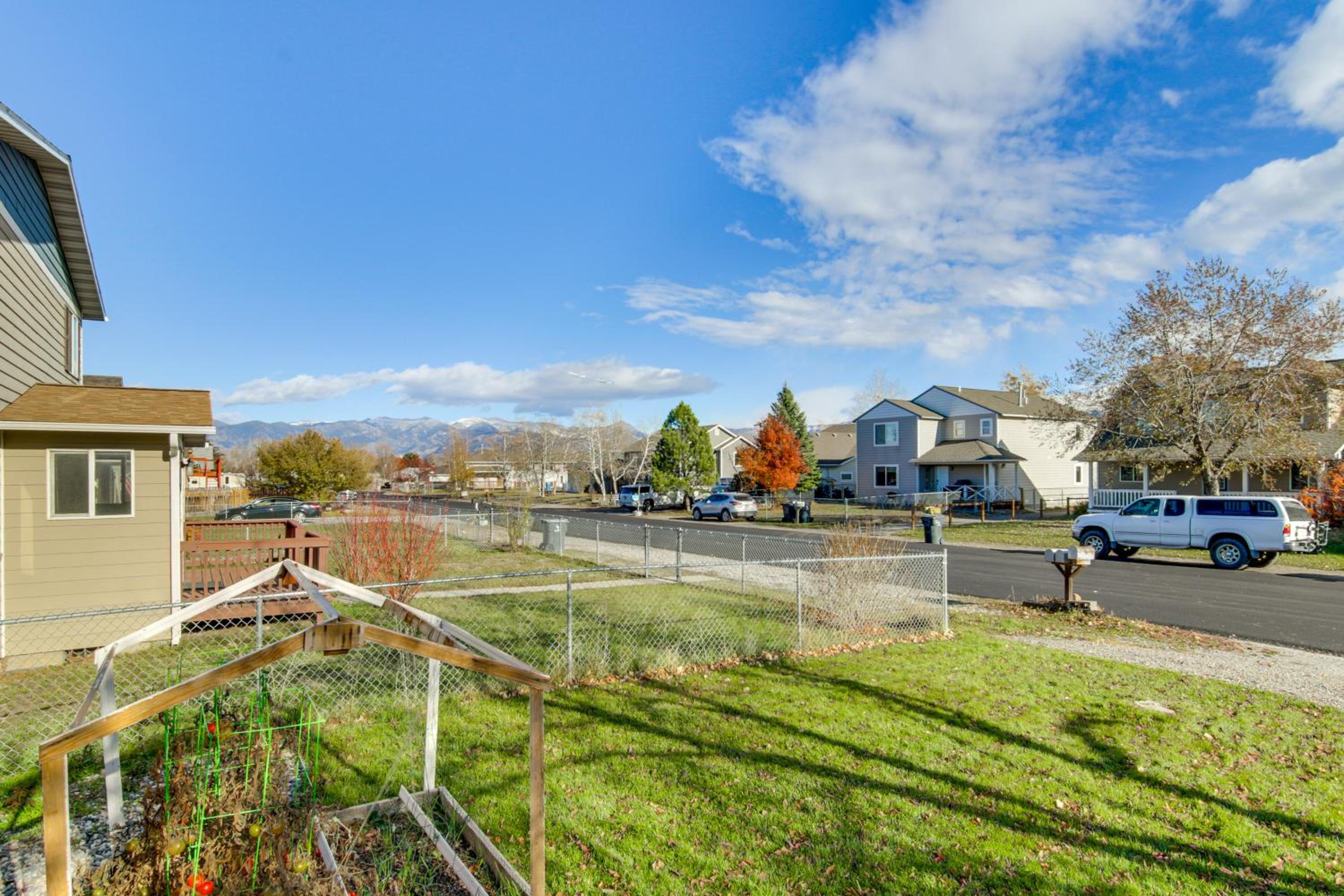 12 Mi to Bozeman Duplex with Sauna and Yard