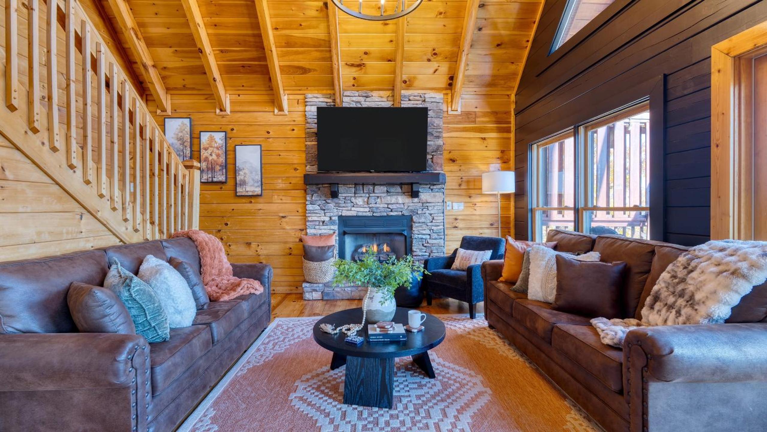 Game Room Hot Tub 3 Decks w Smoky Mountain Views Raccon Ridge by AvantStay