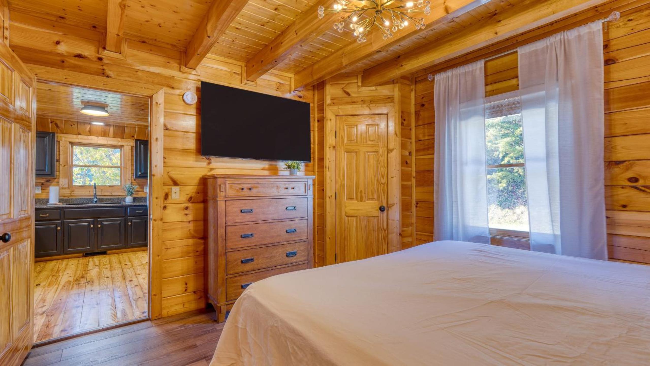 Game Room Hot Tub 3 Decks w Smoky Mountain Views Raccon Ridge by AvantStay
