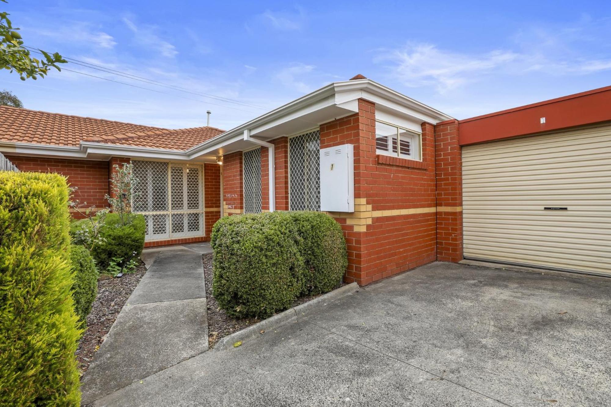 Spacious 3-Bed Home with Garden in Preston