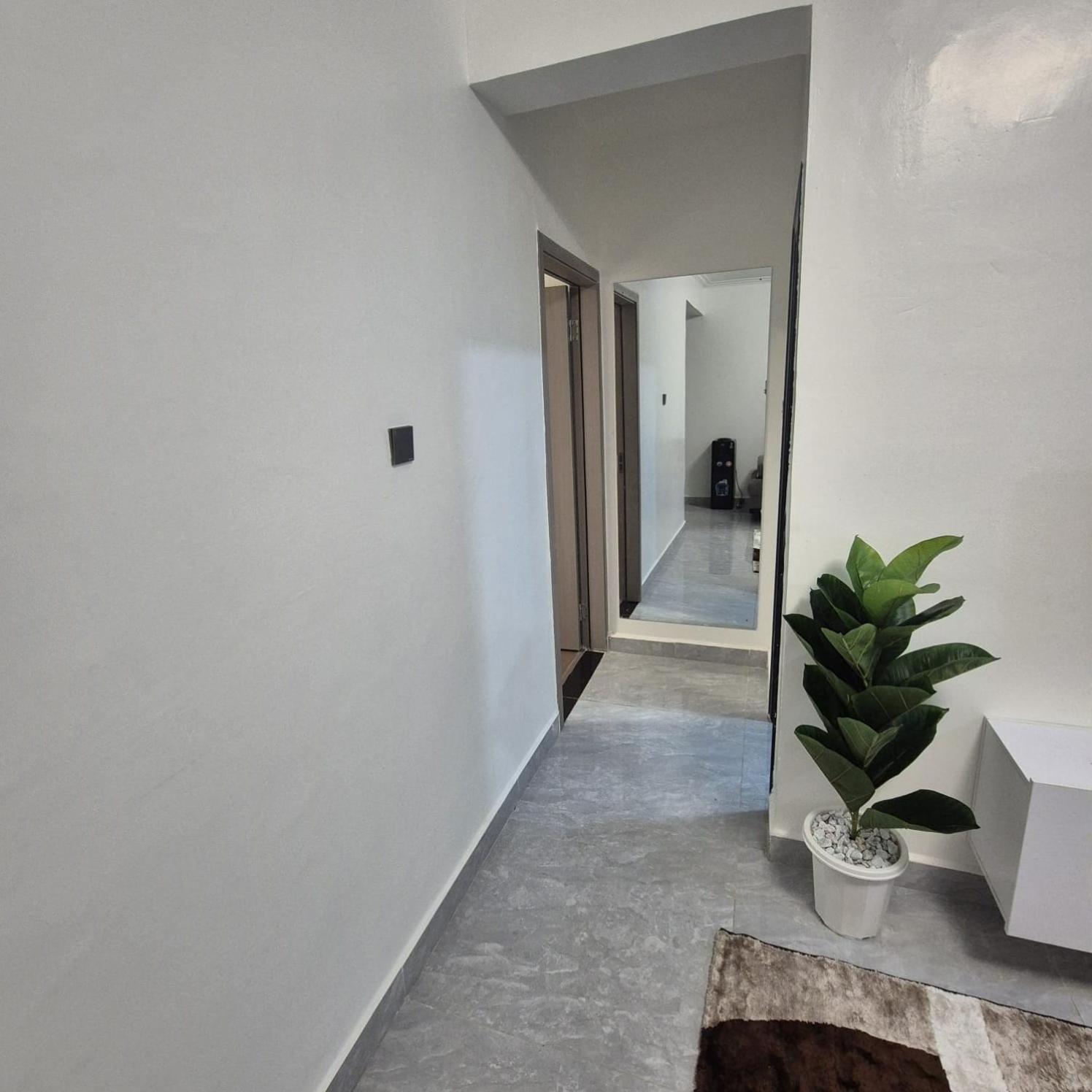 Modern, Spacious And Stylish 1 Bedroom Apartment With Resturant, Wi-Fi, Balcony, City Views & Workspace in Nairobi