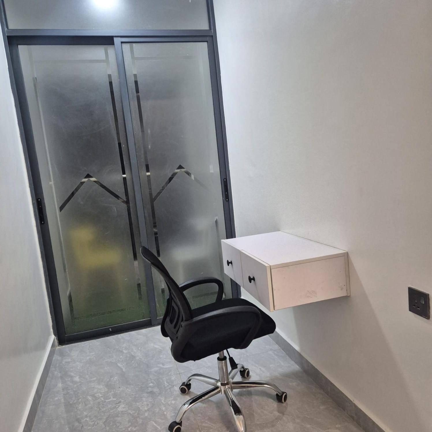 Modern, Spacious And Stylish 1 Bedroom Apartment With Resturant, Wi-Fi, Balcony, City Views & Workspace in Nairobi