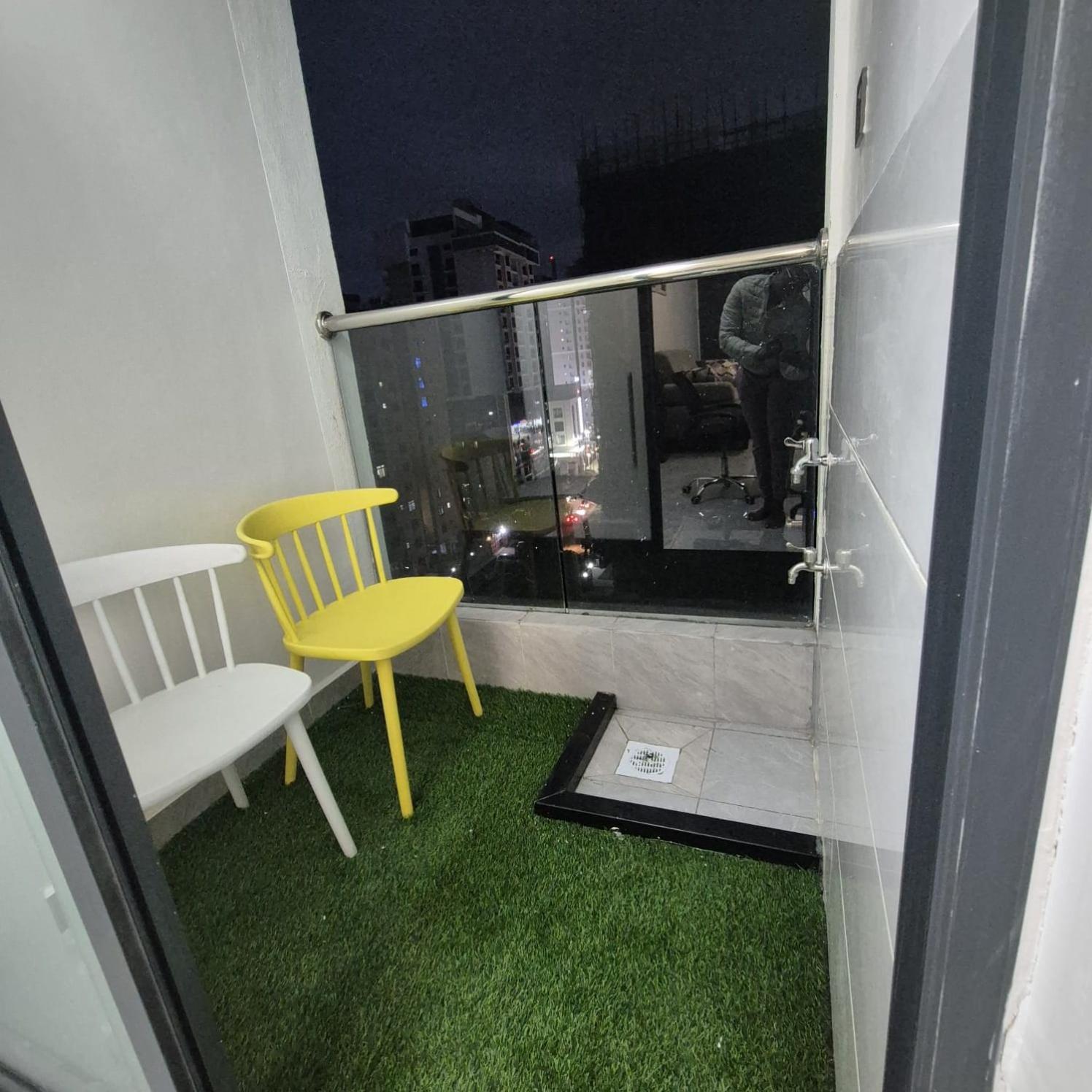 Modern, Spacious And Stylish 1 Bedroom Apartment With Resturant, Wi-Fi, Balcony, City Views & Workspace in Nairobi