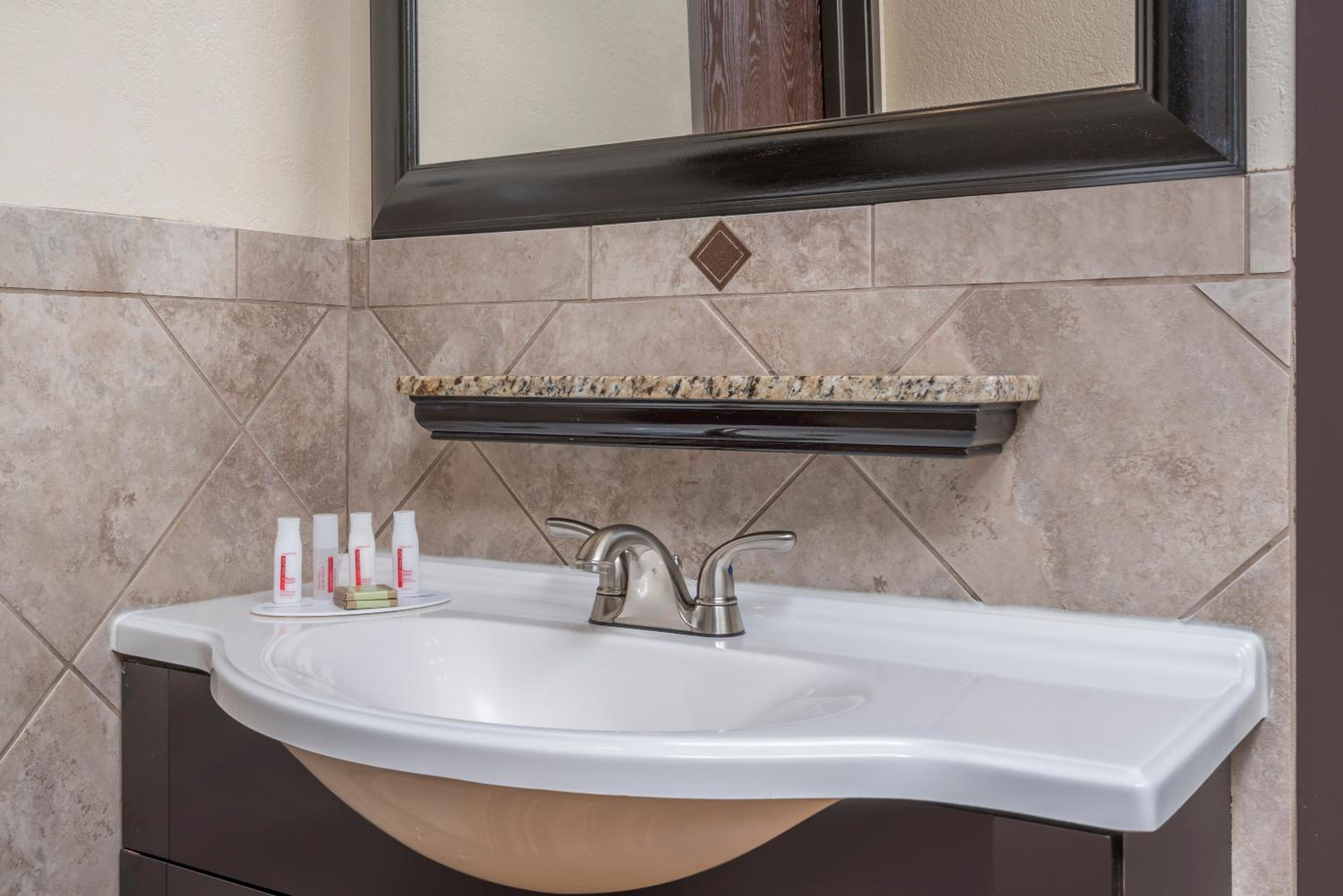 Minneapolis / St Paul Vacations - Ramada by Wyndham Minneapolis Golden Valley - Property Image 10