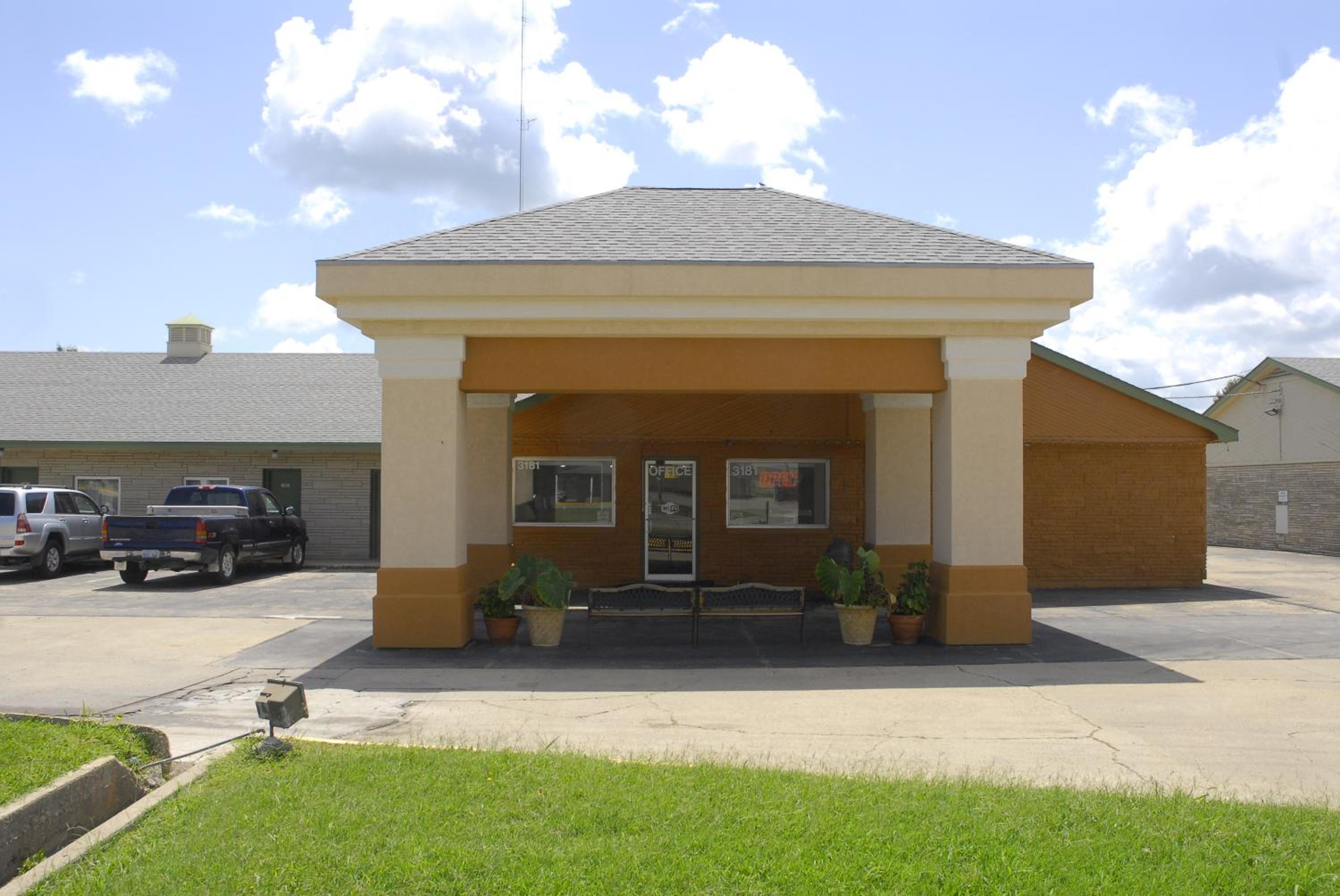 Emporia Vacations - America's Best Inn and Suites Emporia - Property Image 2