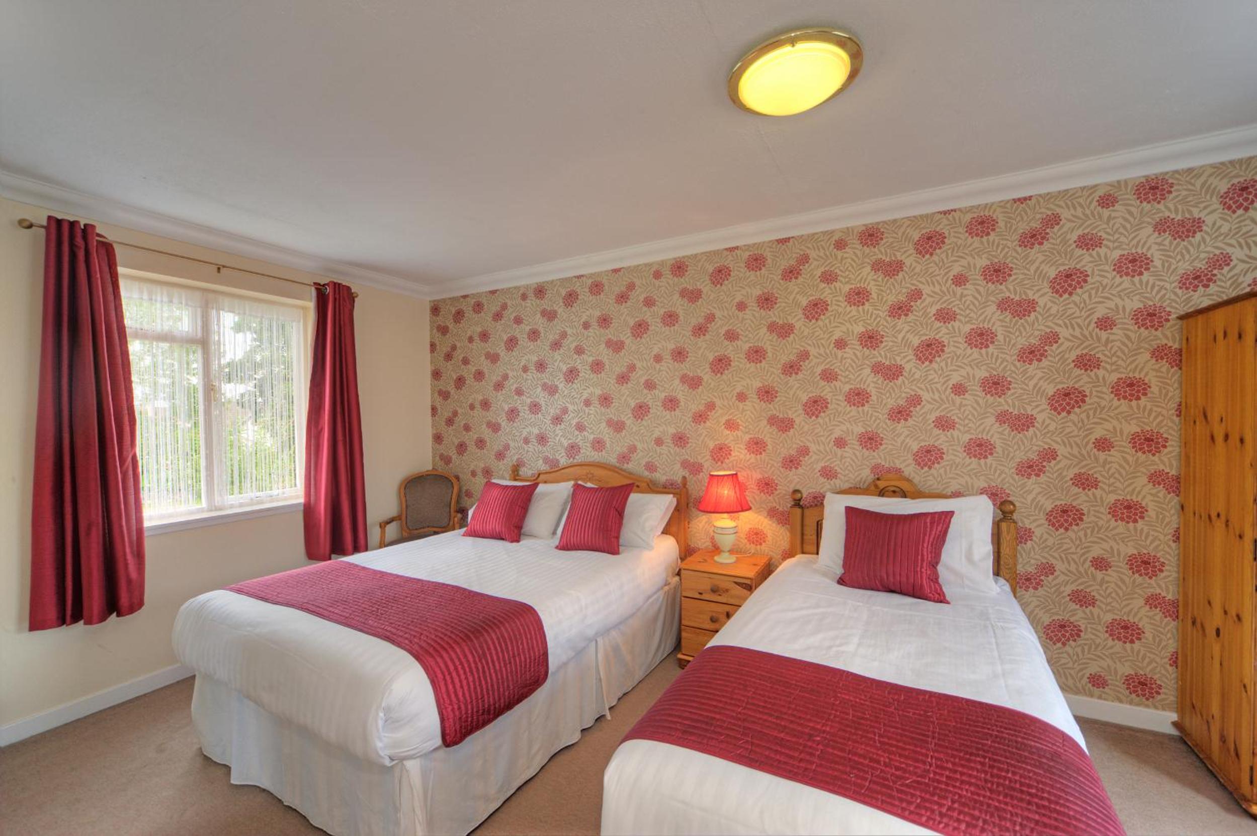 Lochnell Arms Hotel