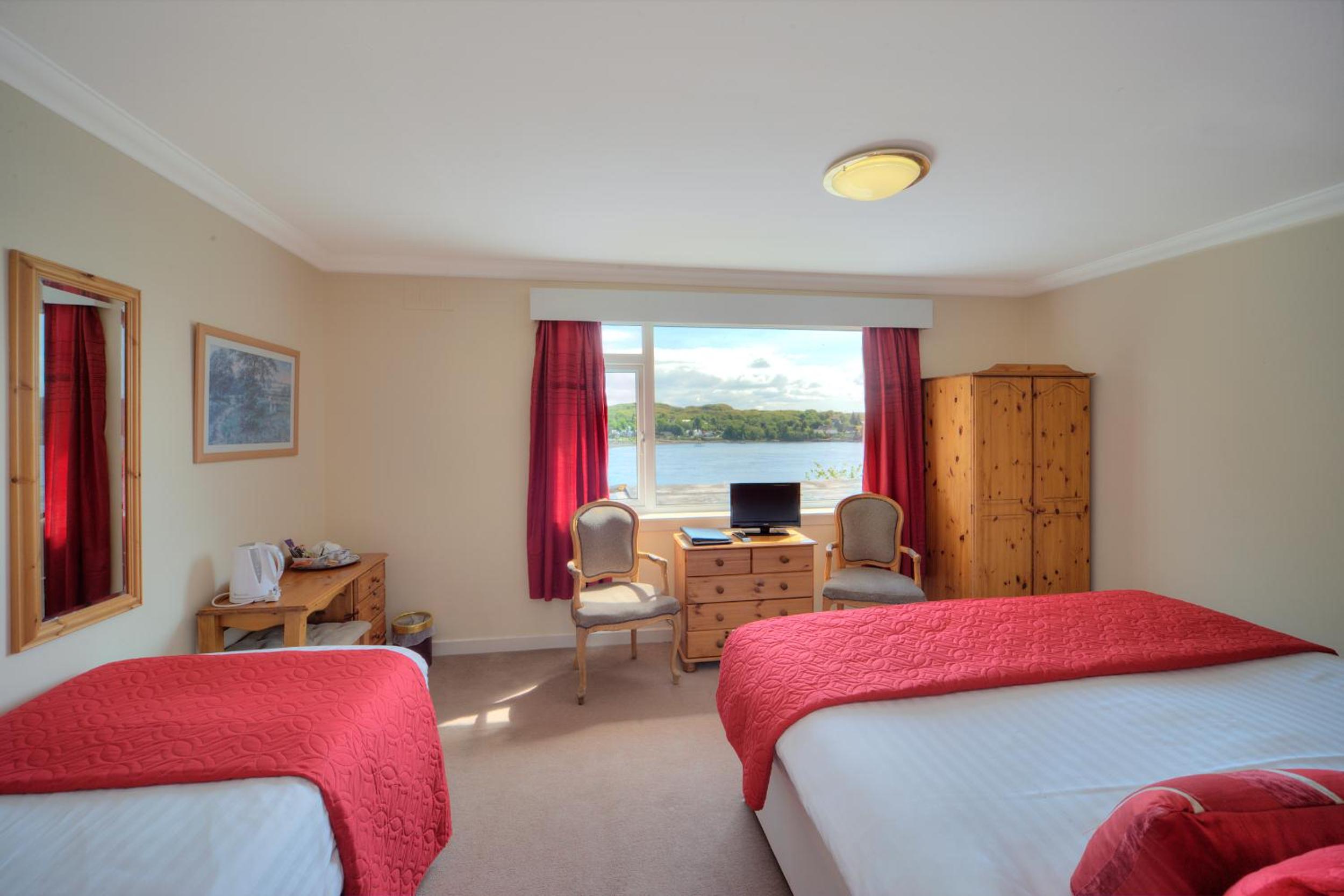 Lochnell Arms Hotel