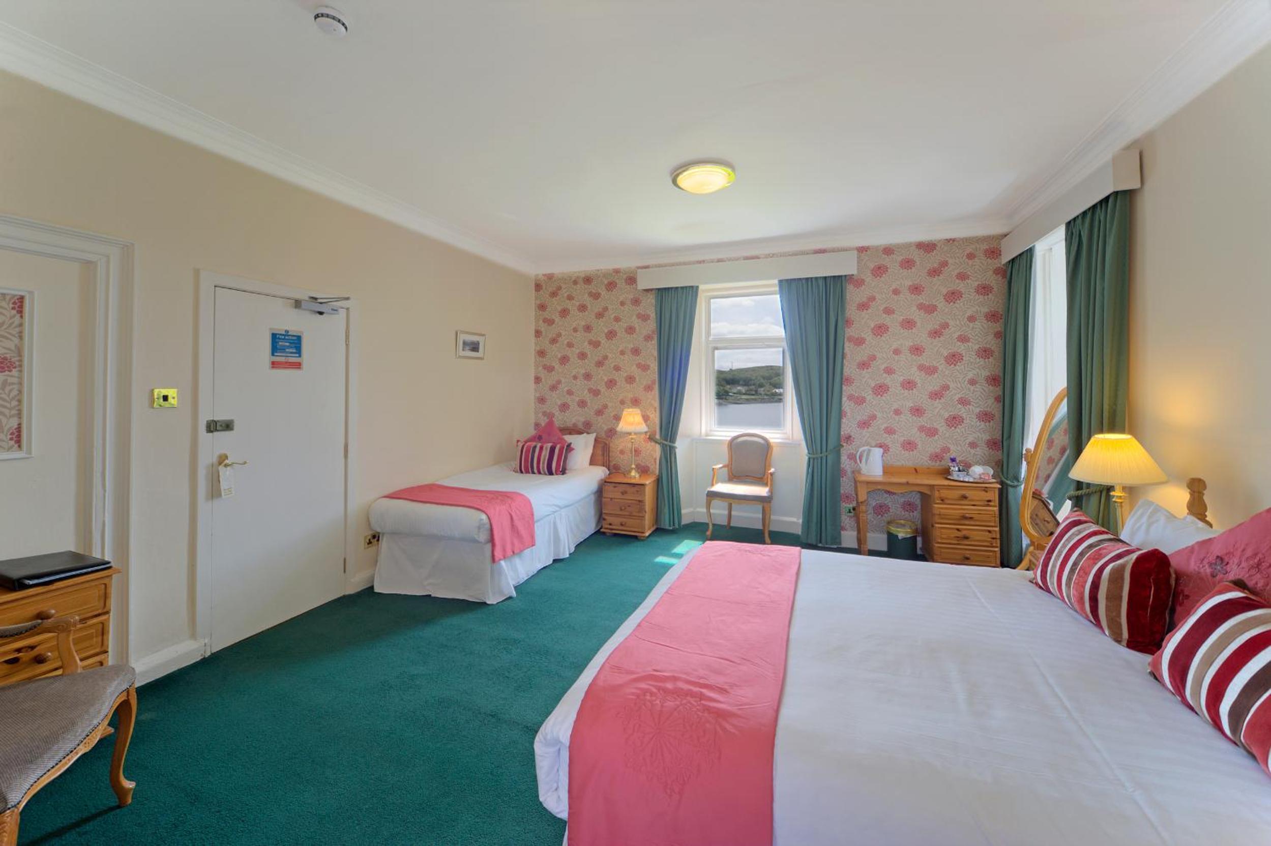 Lochnell Arms Hotel