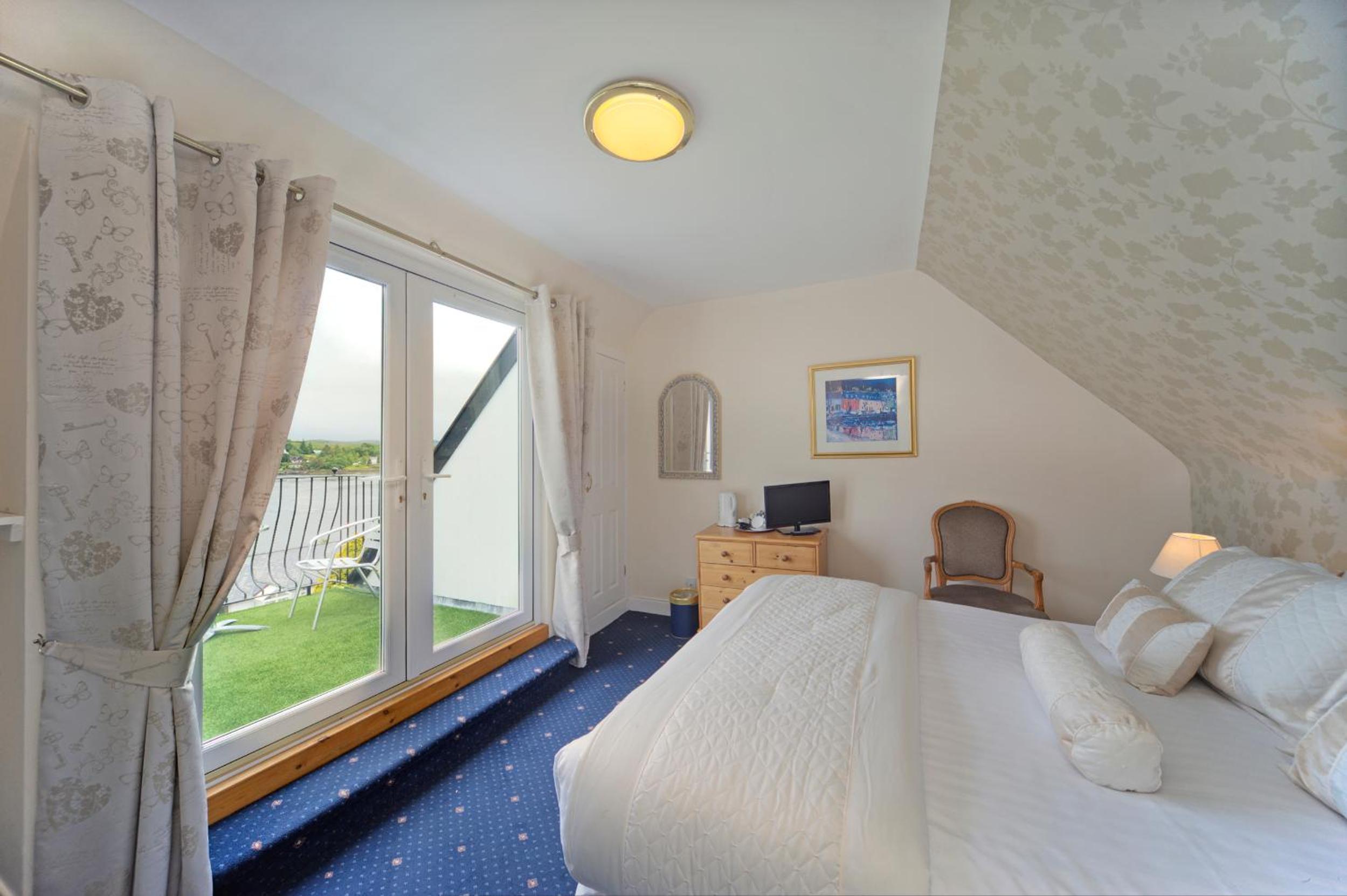 Lochnell Arms Hotel