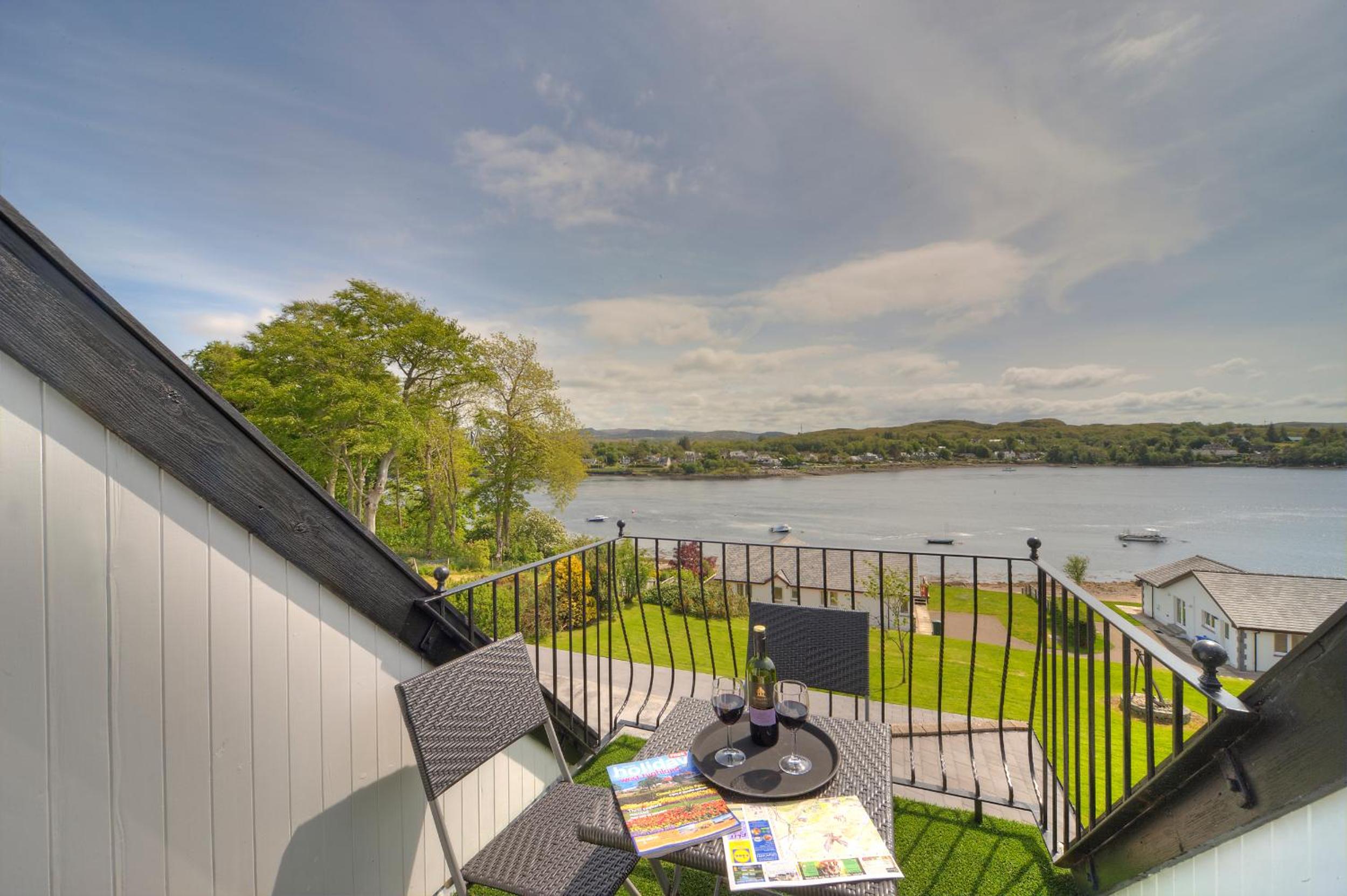 Lochnell Arms Hotel
