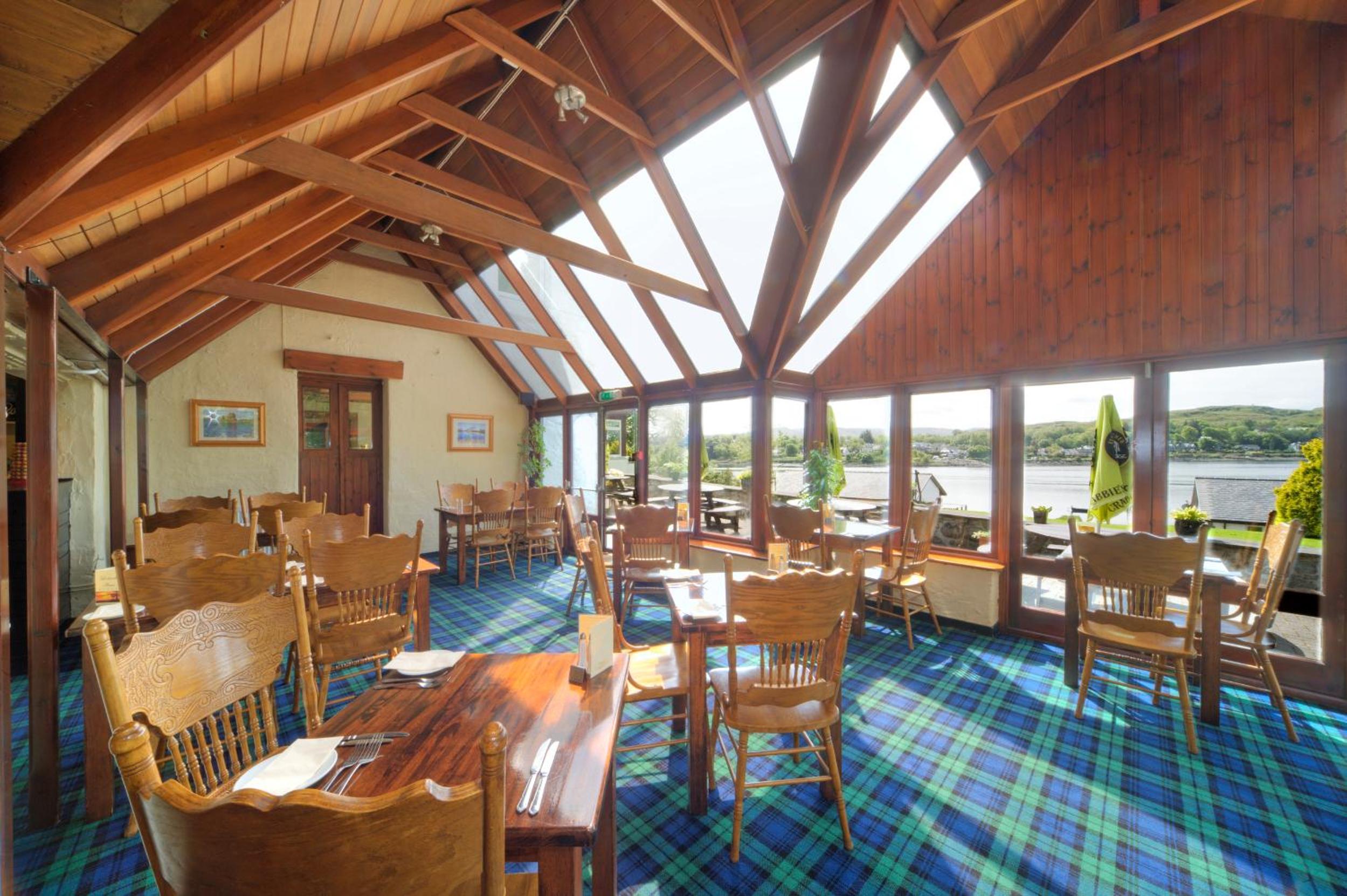 Lochnell Arms Hotel