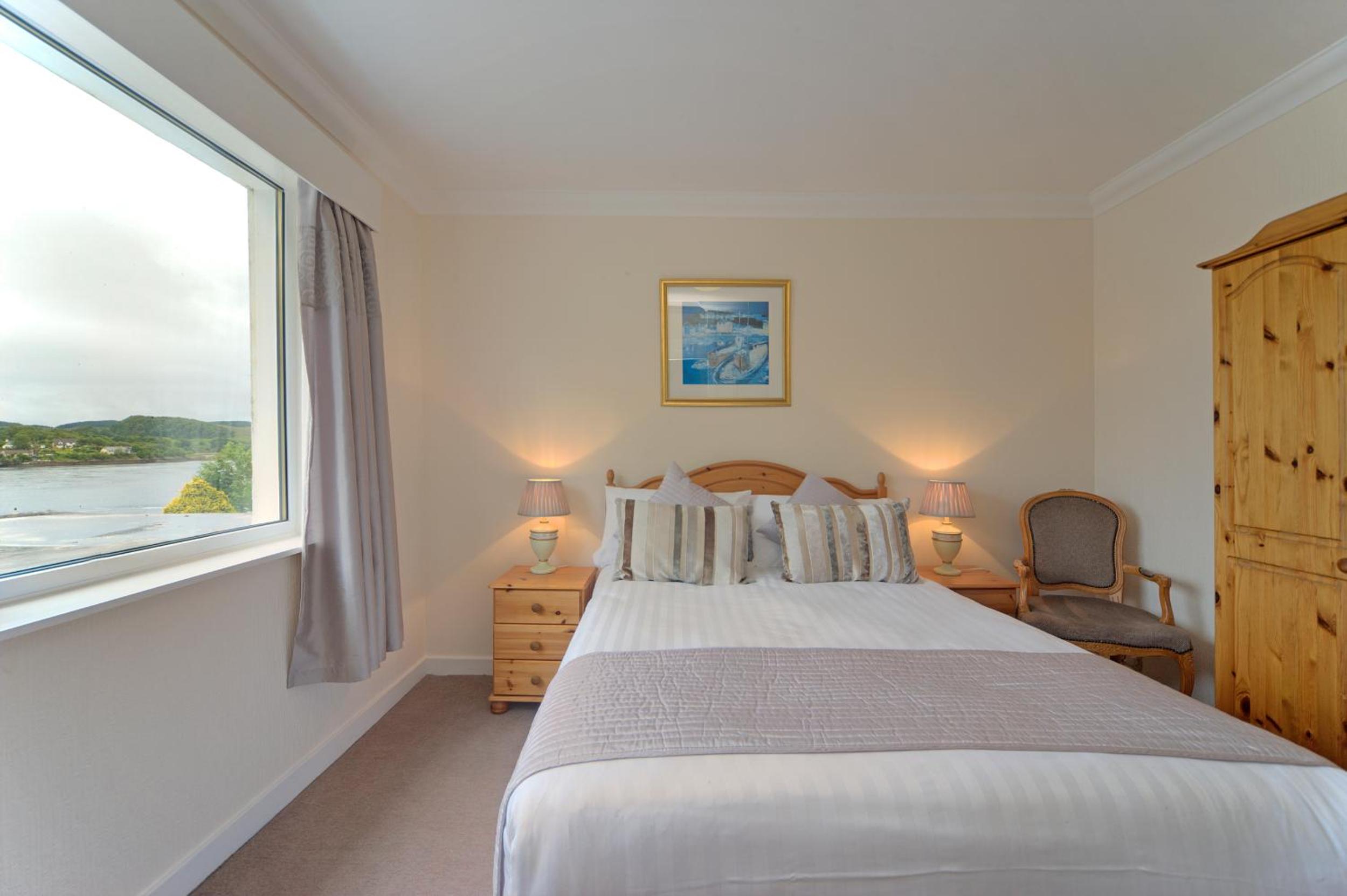 Lochnell Arms Hotel