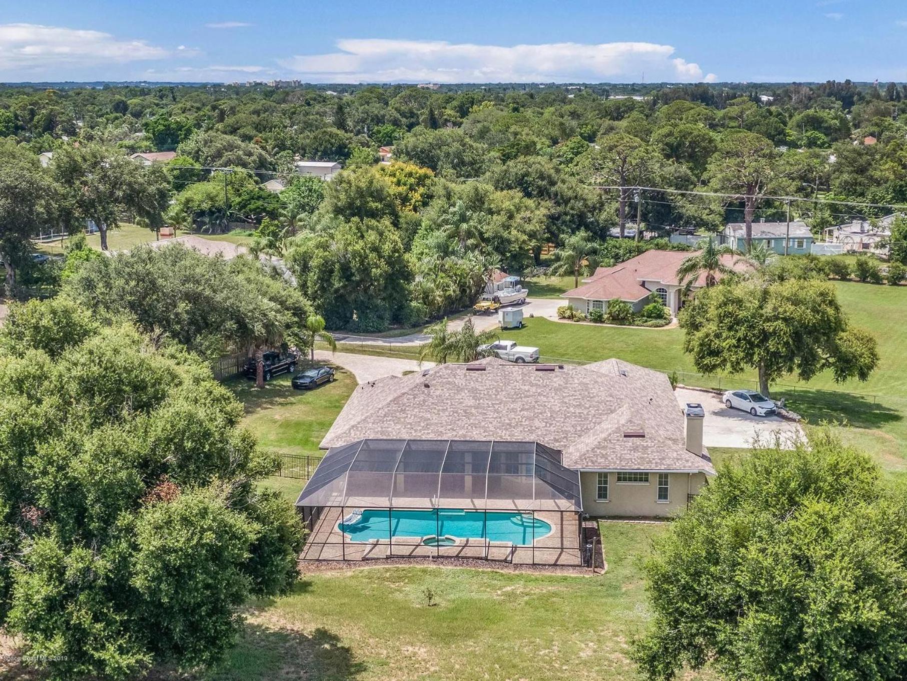 Private, Island Oases w Heated Pool & ahhh the spa!!