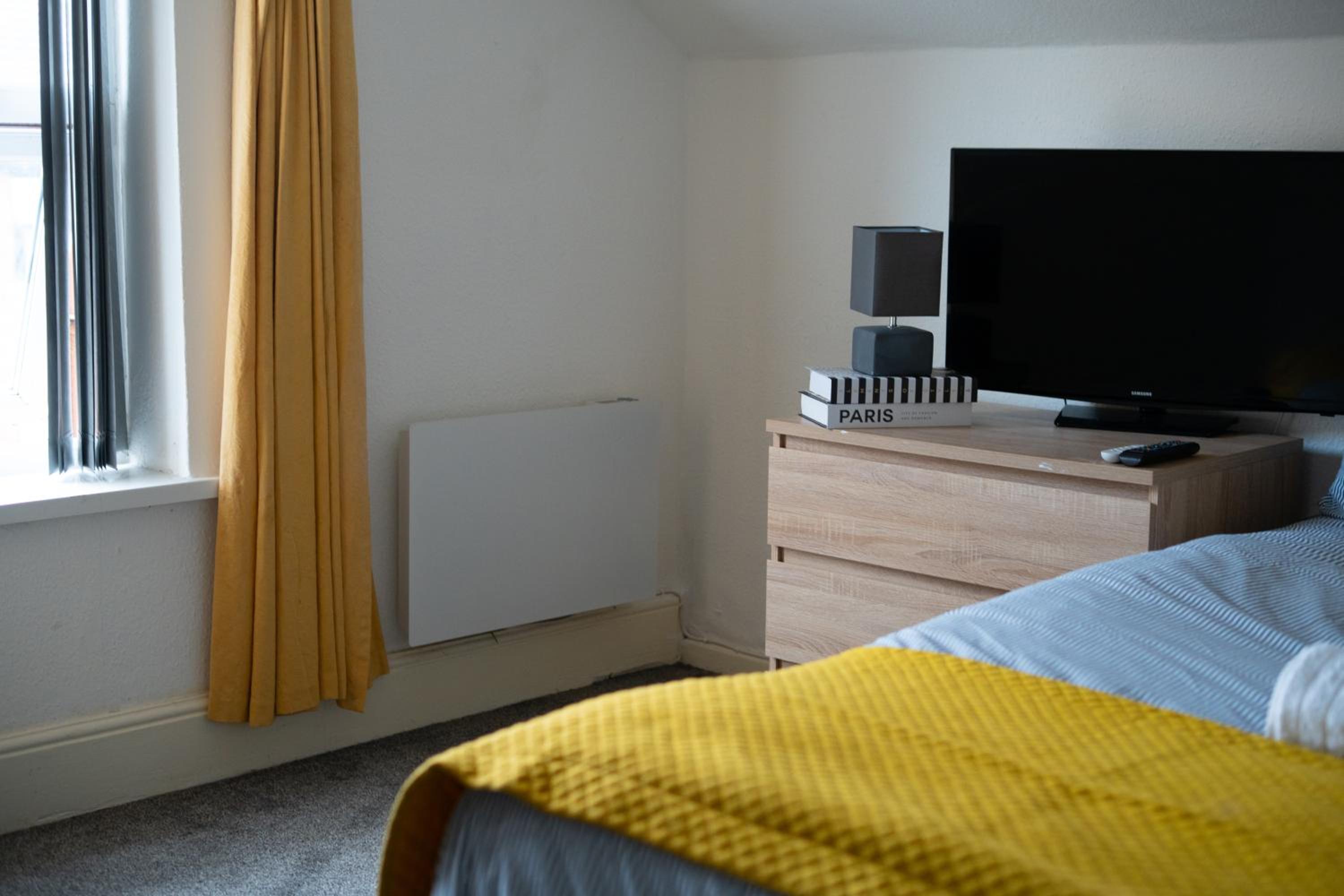 Modern 3-Bedroom Apartment Near Manchester City Centre