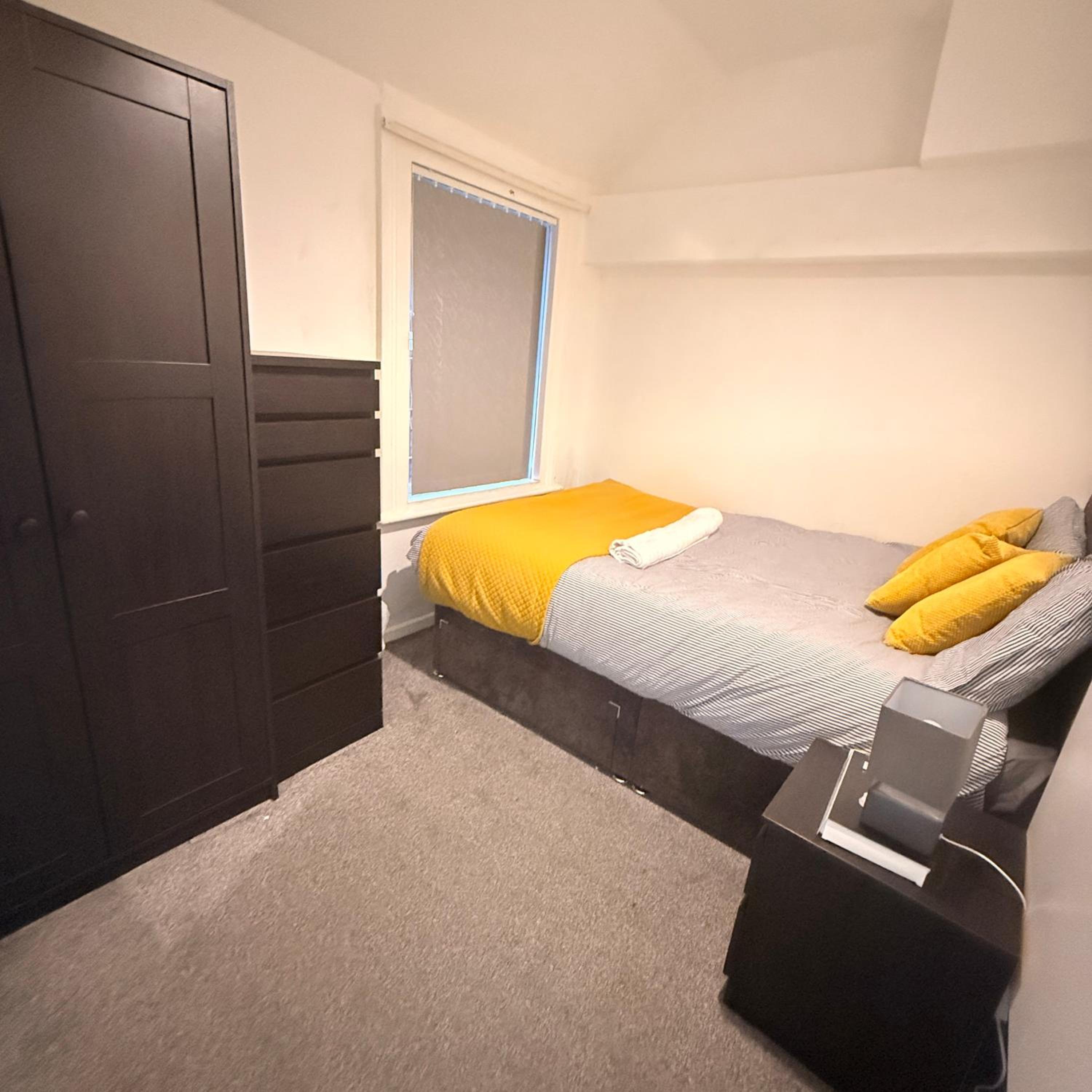 Modern 3-Bedroom Apartment Near Manchester City Centre