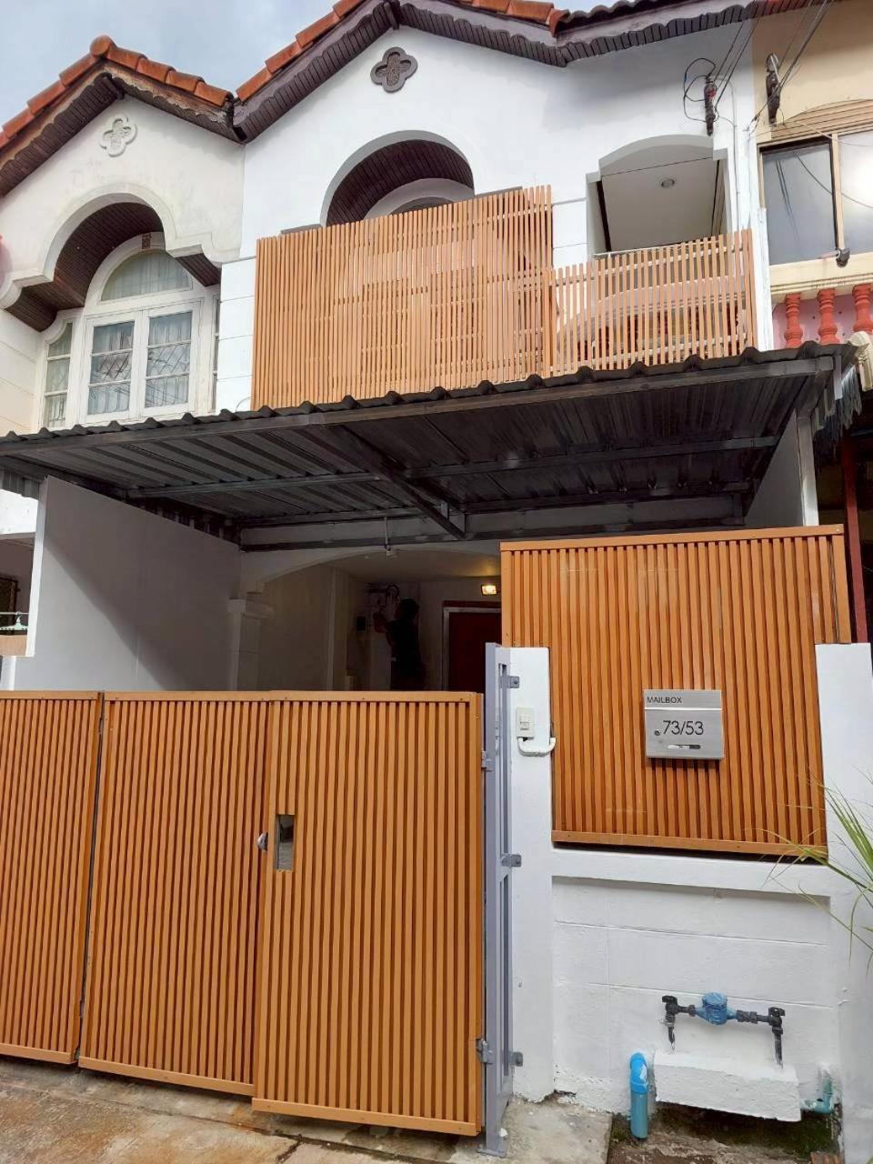 Downtown Entire House - Mae Moli