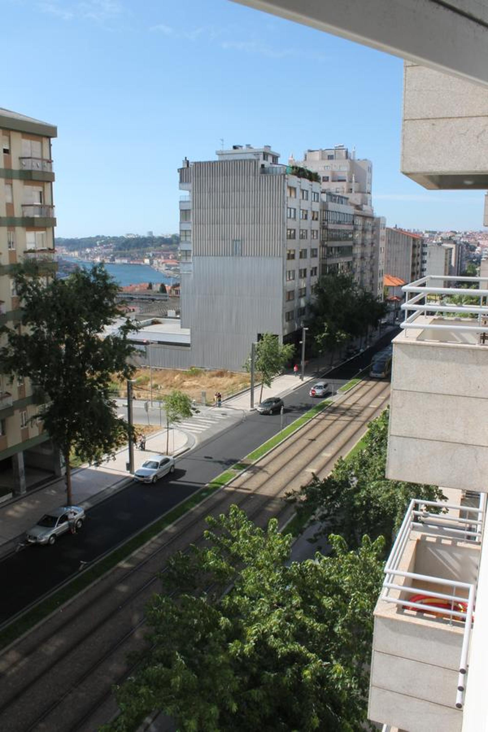 Avenida: Central, Garage, Metro view 5