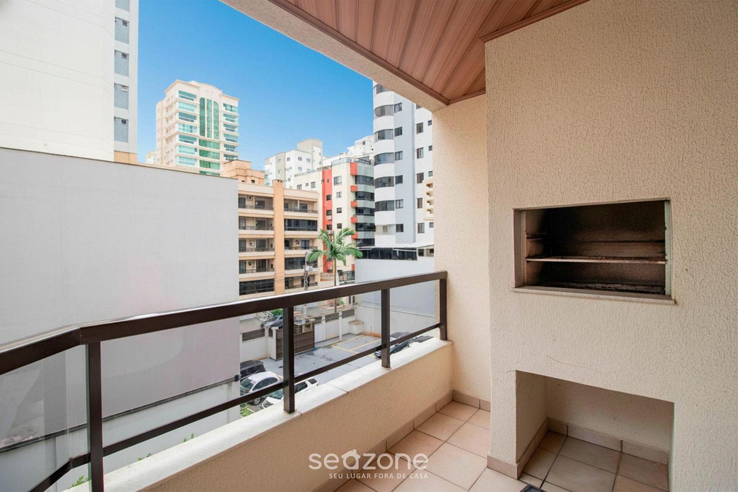 Fully equipped apartments in Meia Praia, 150m from the sea - EOOs