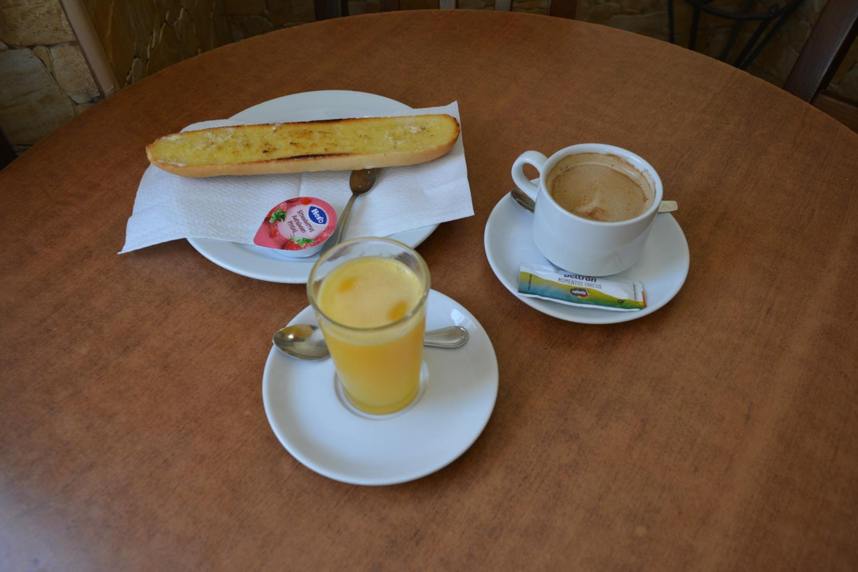Amparo Home Family Stay near ADDA, Plaza de Toros & General Hospital
