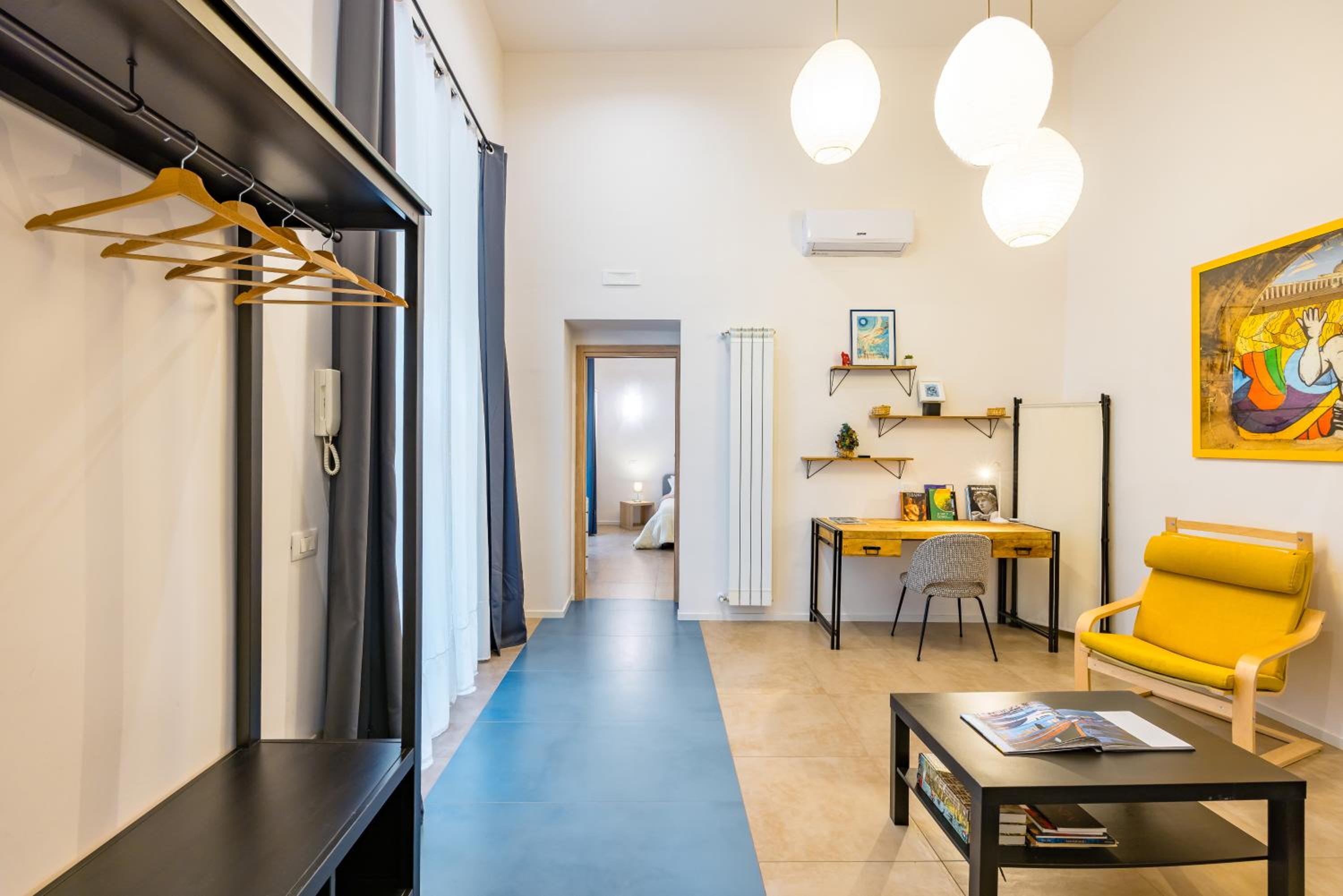Art Apartment by Napoliapartments