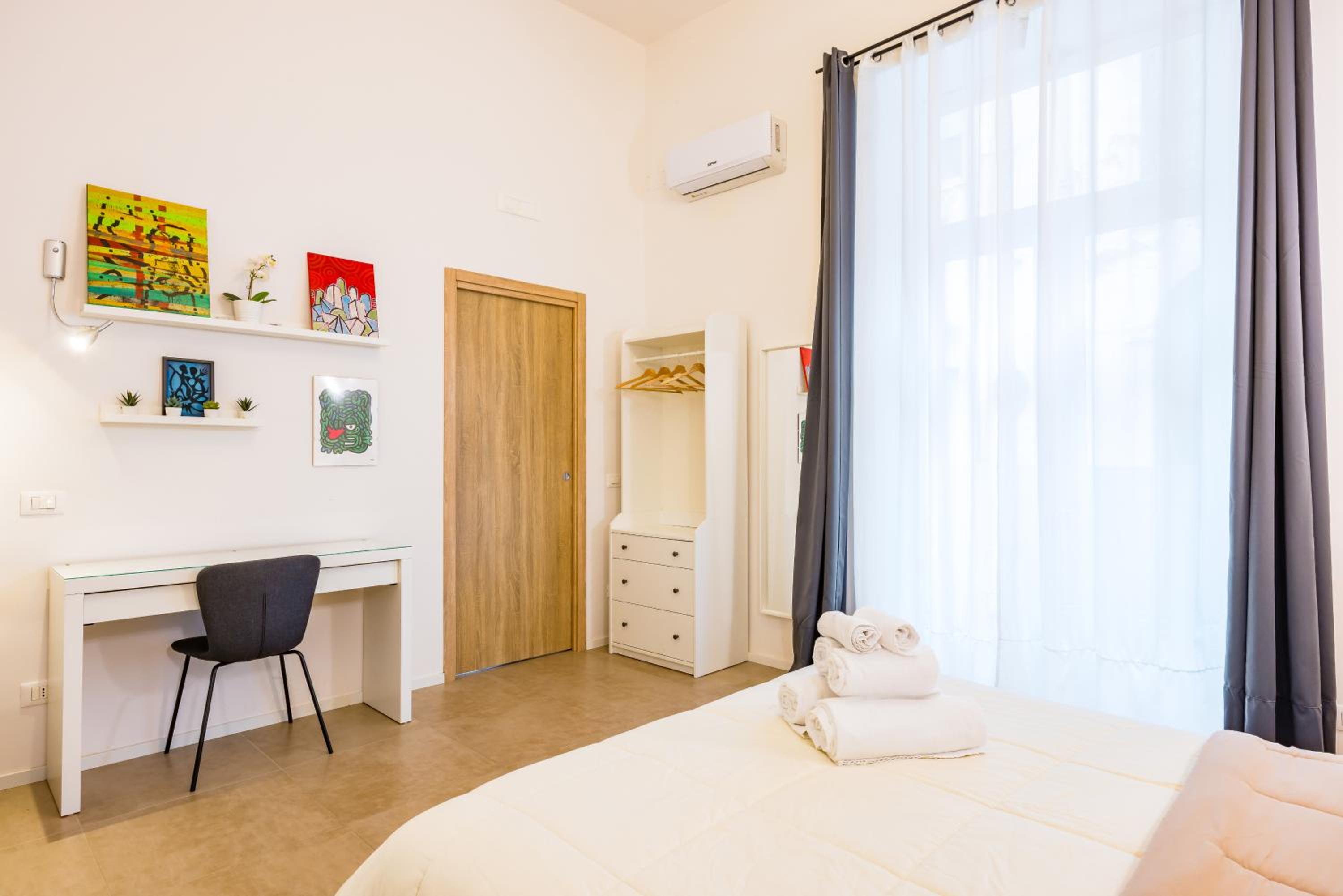 Art Apartment by Napoliapartments