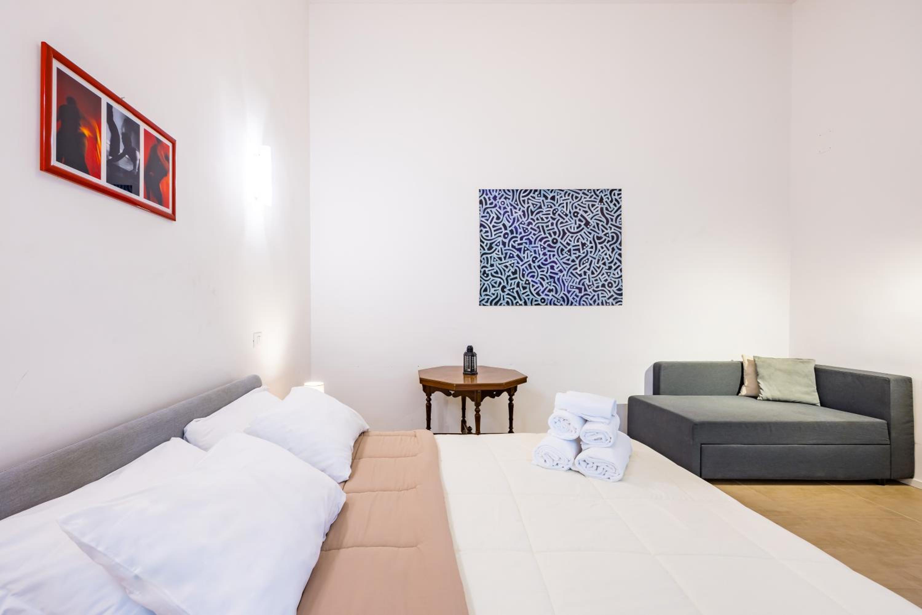 Art Apartment by Napoliapartments