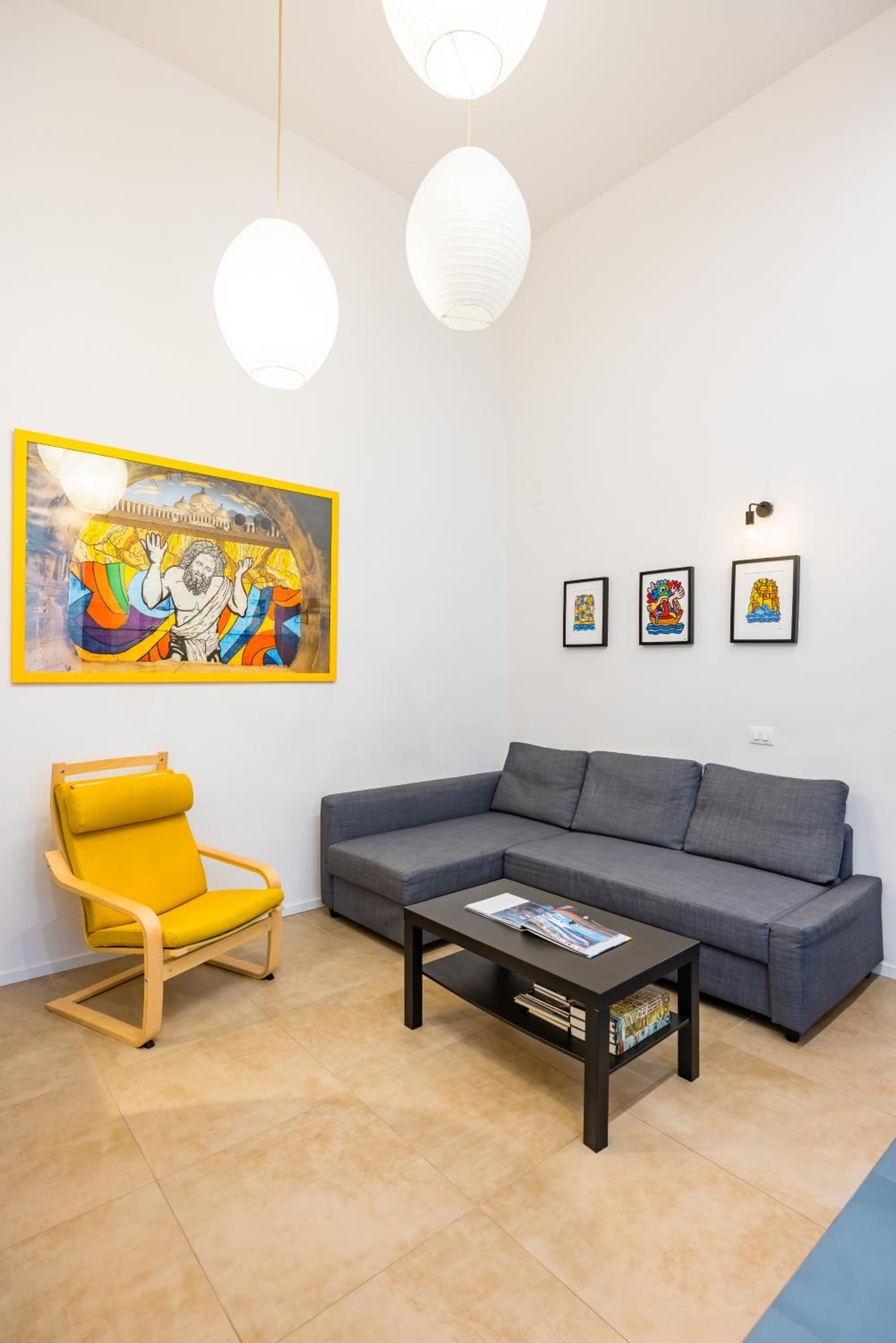 Art Apartment by Napoliapartments