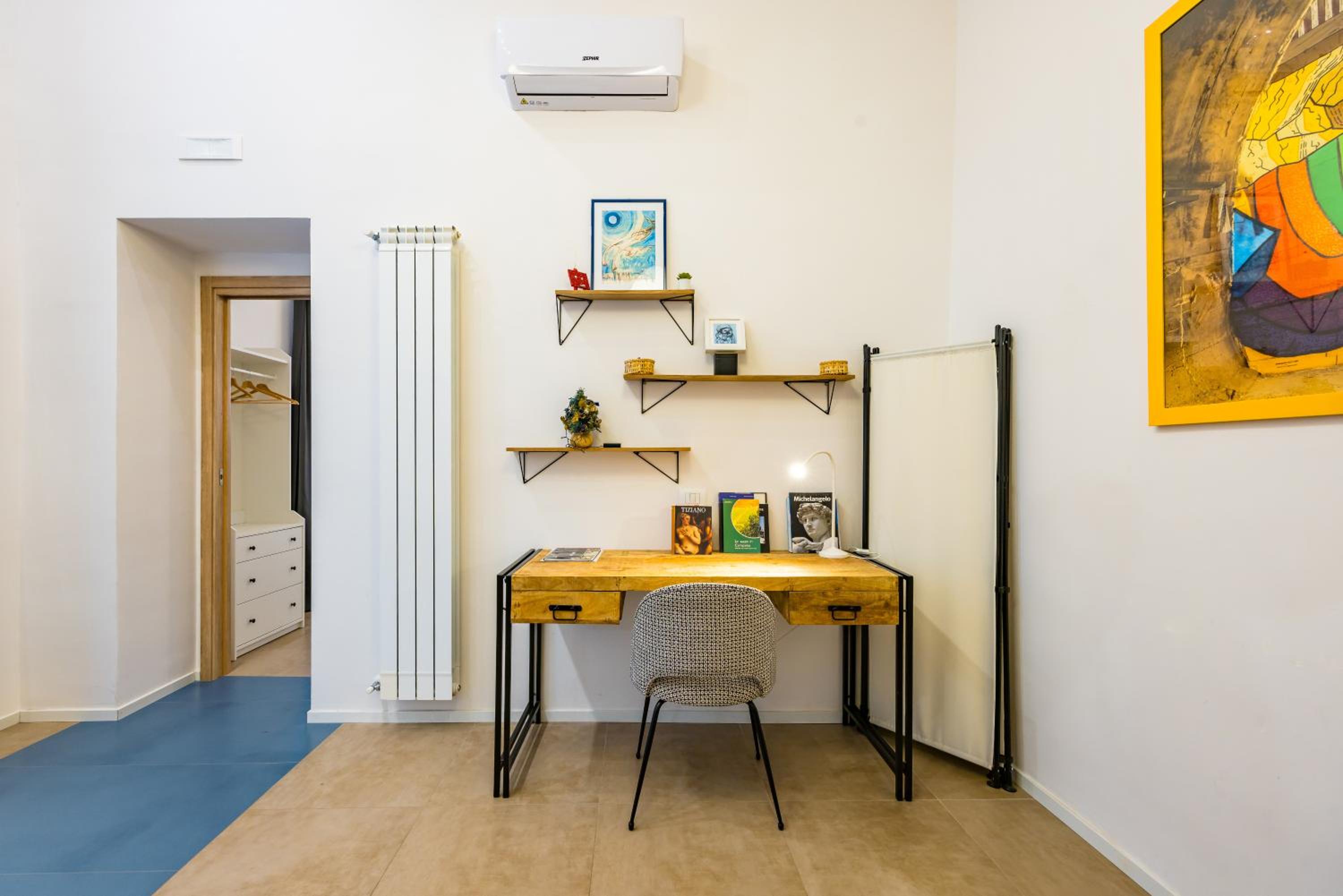 Art Apartment by Napoliapartments