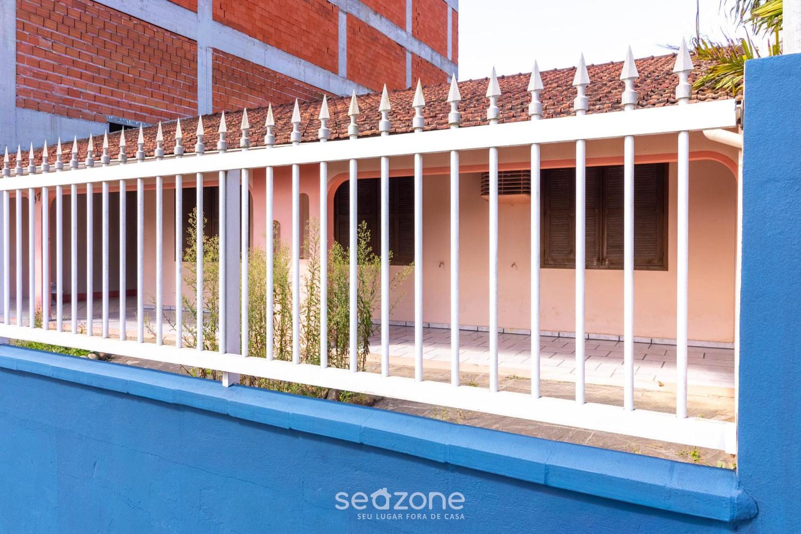 House 4 min walk the beach in Porto Belo BRR0097