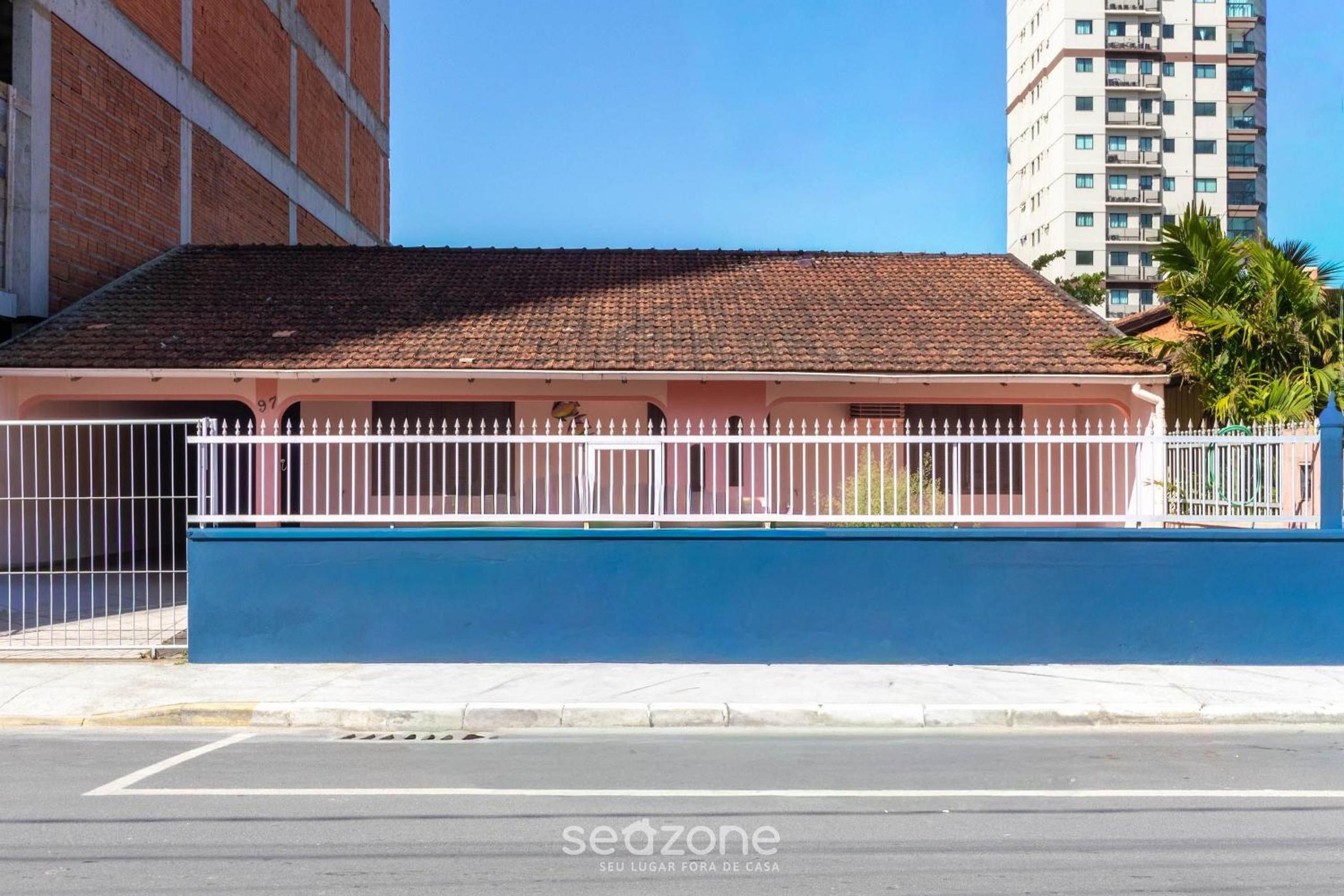 House 4 min walk the beach in Porto Belo BRR0097