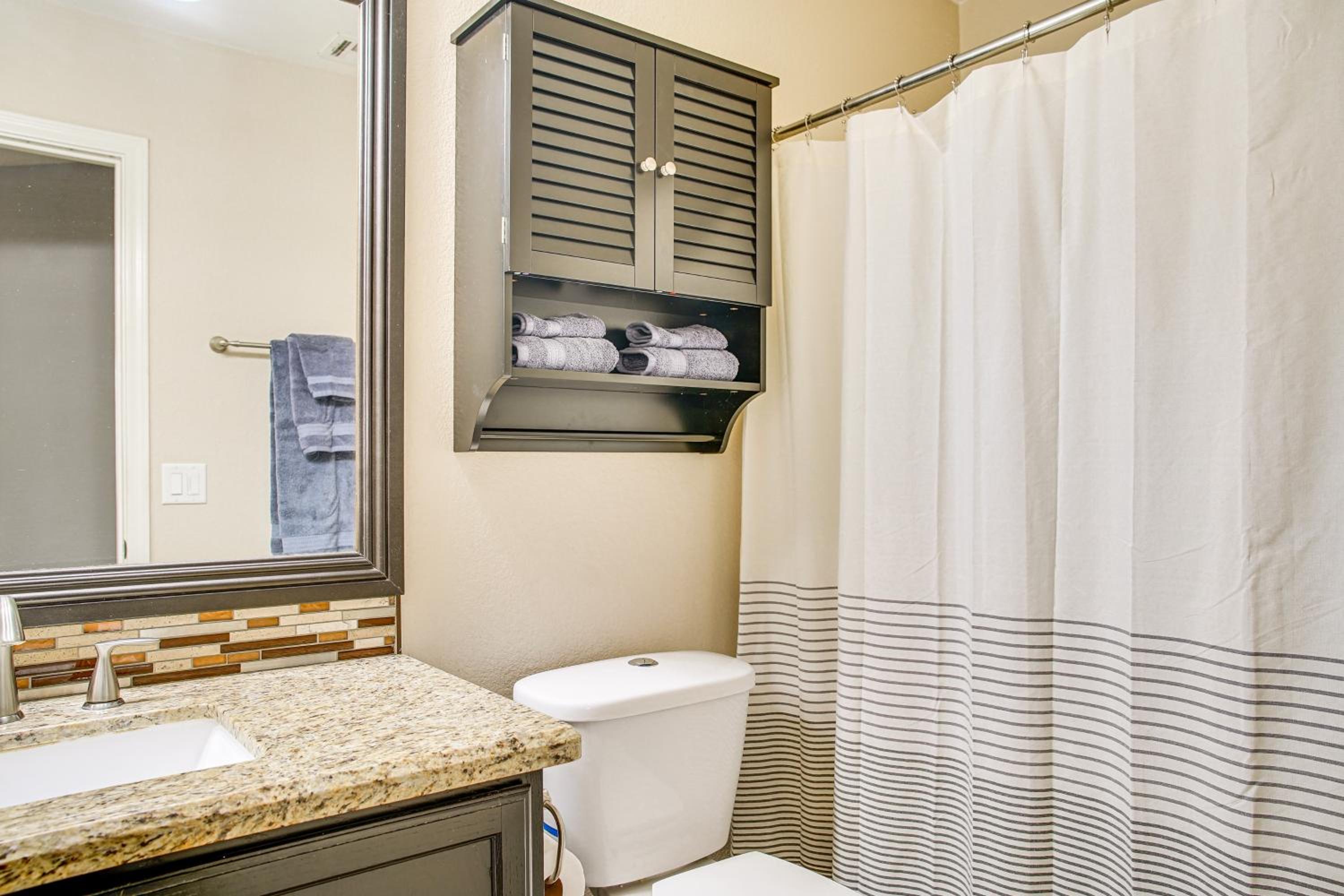 2 Mi to Surprise Stadium! Snowbird Haven with Pool
