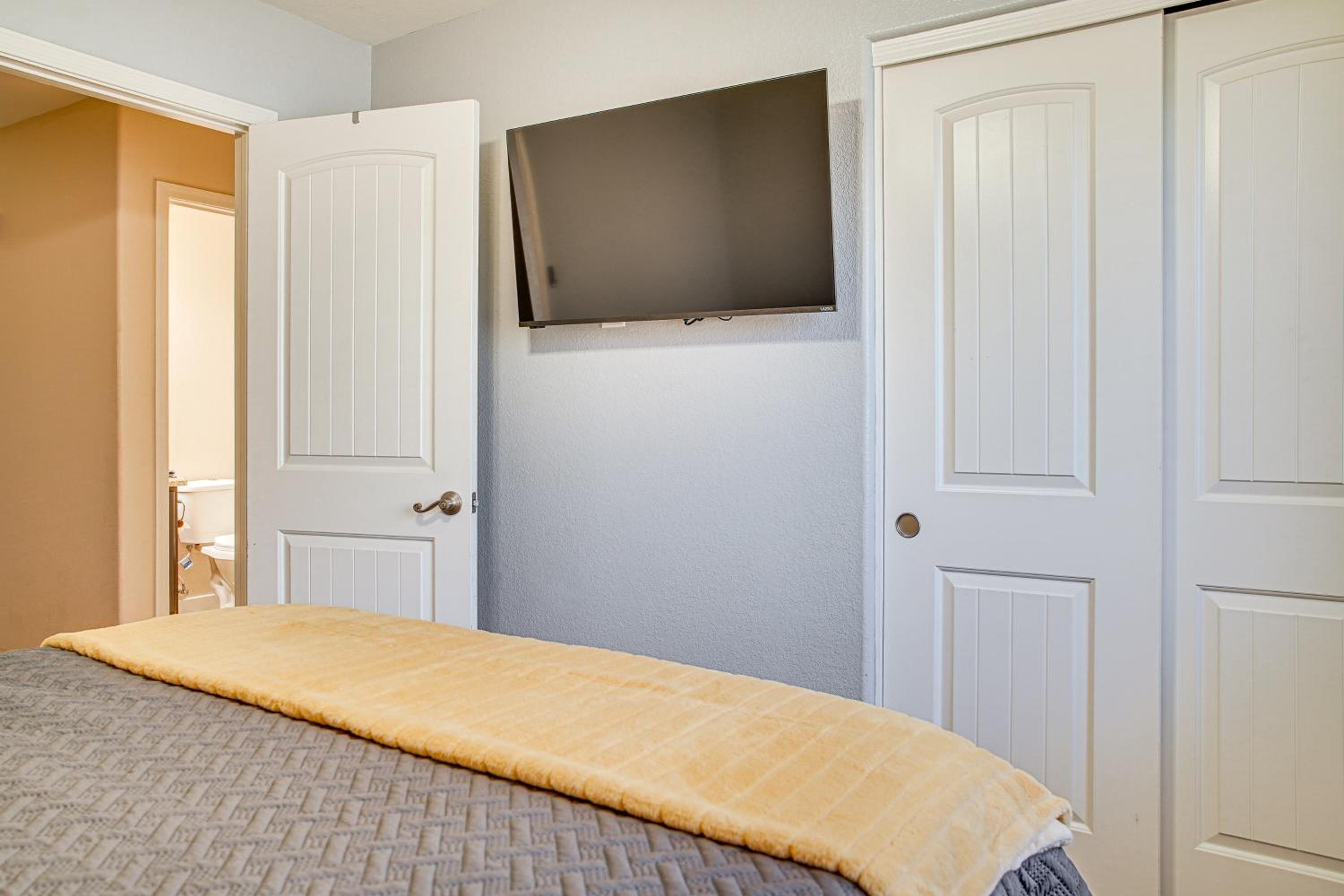 2 Mi to Surprise Stadium! Snowbird Haven with Pool