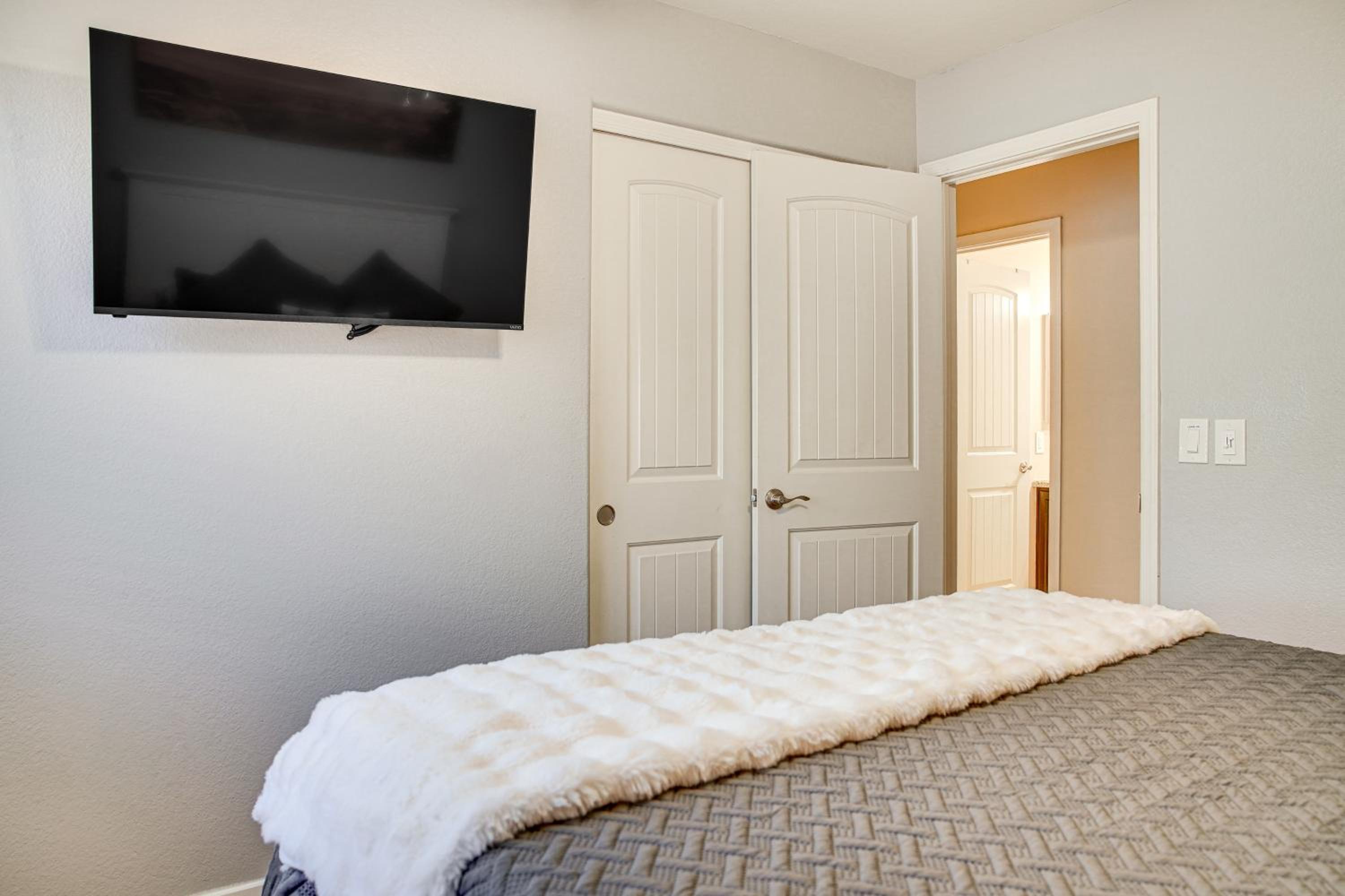 2 Mi to Surprise Stadium! Snowbird Haven with Pool