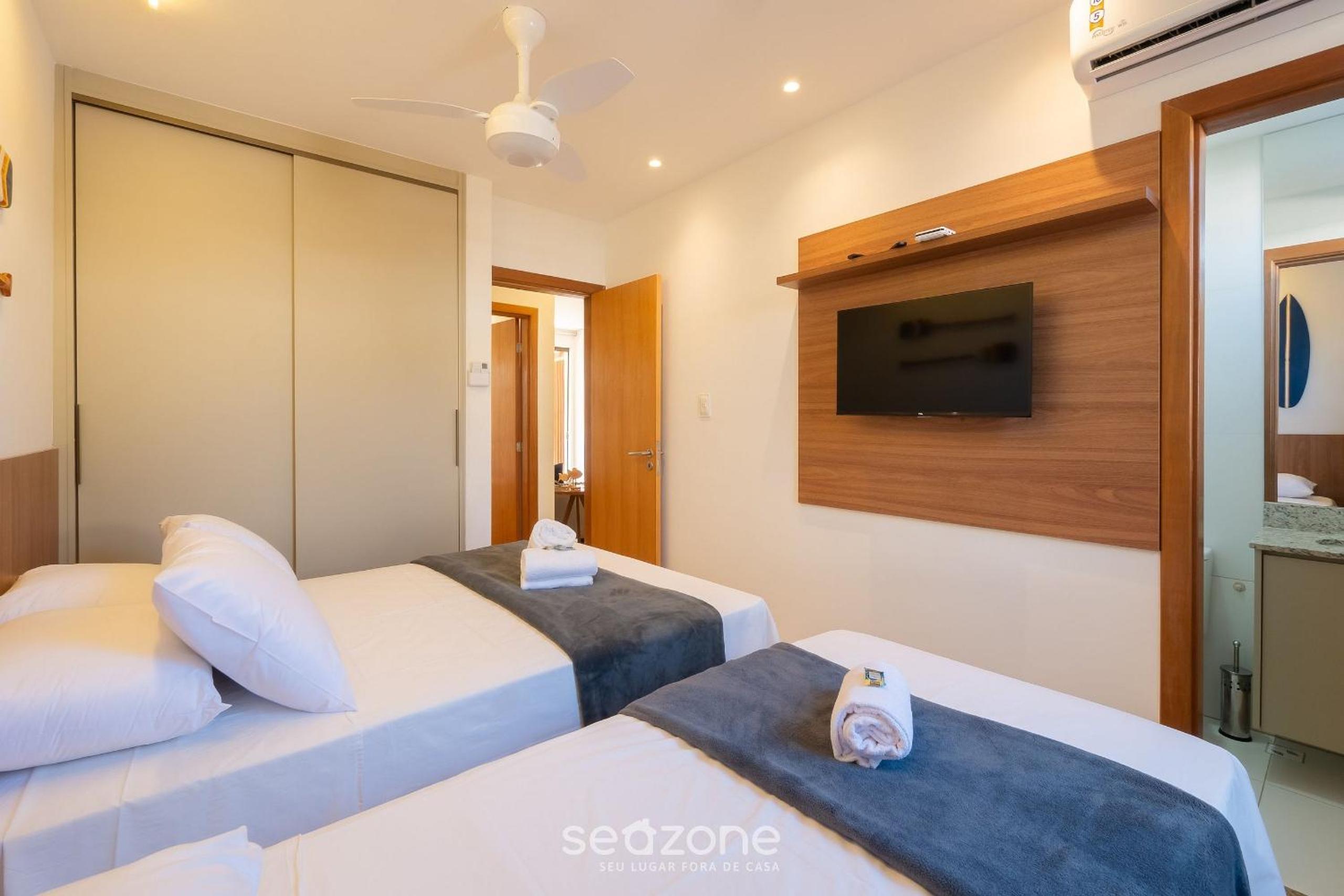Condo with Pool 450m from the Beach in Itacimirim - VBRs