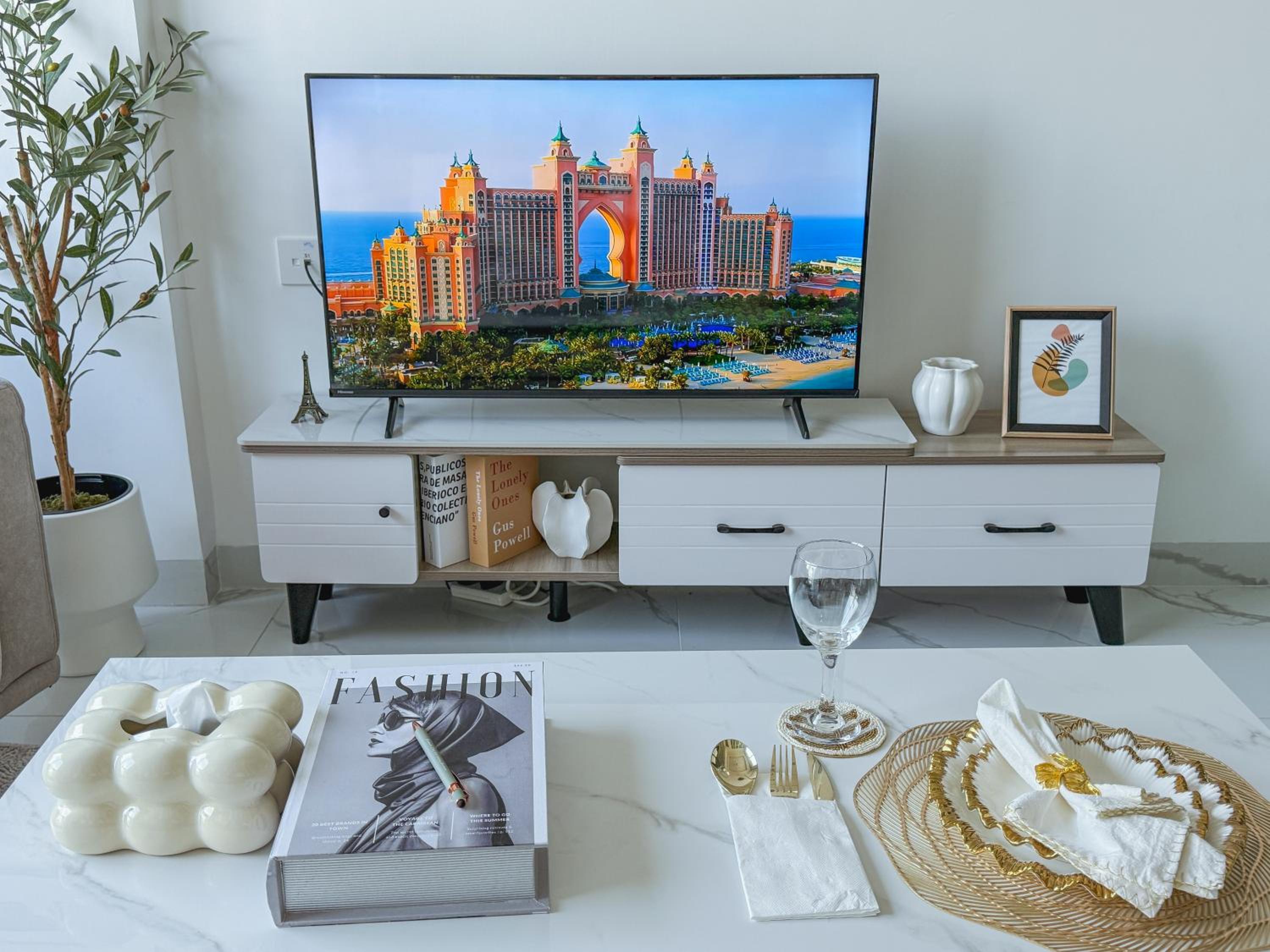1BR Lagoon View Luxury Spa Retreat near Miracle Garden