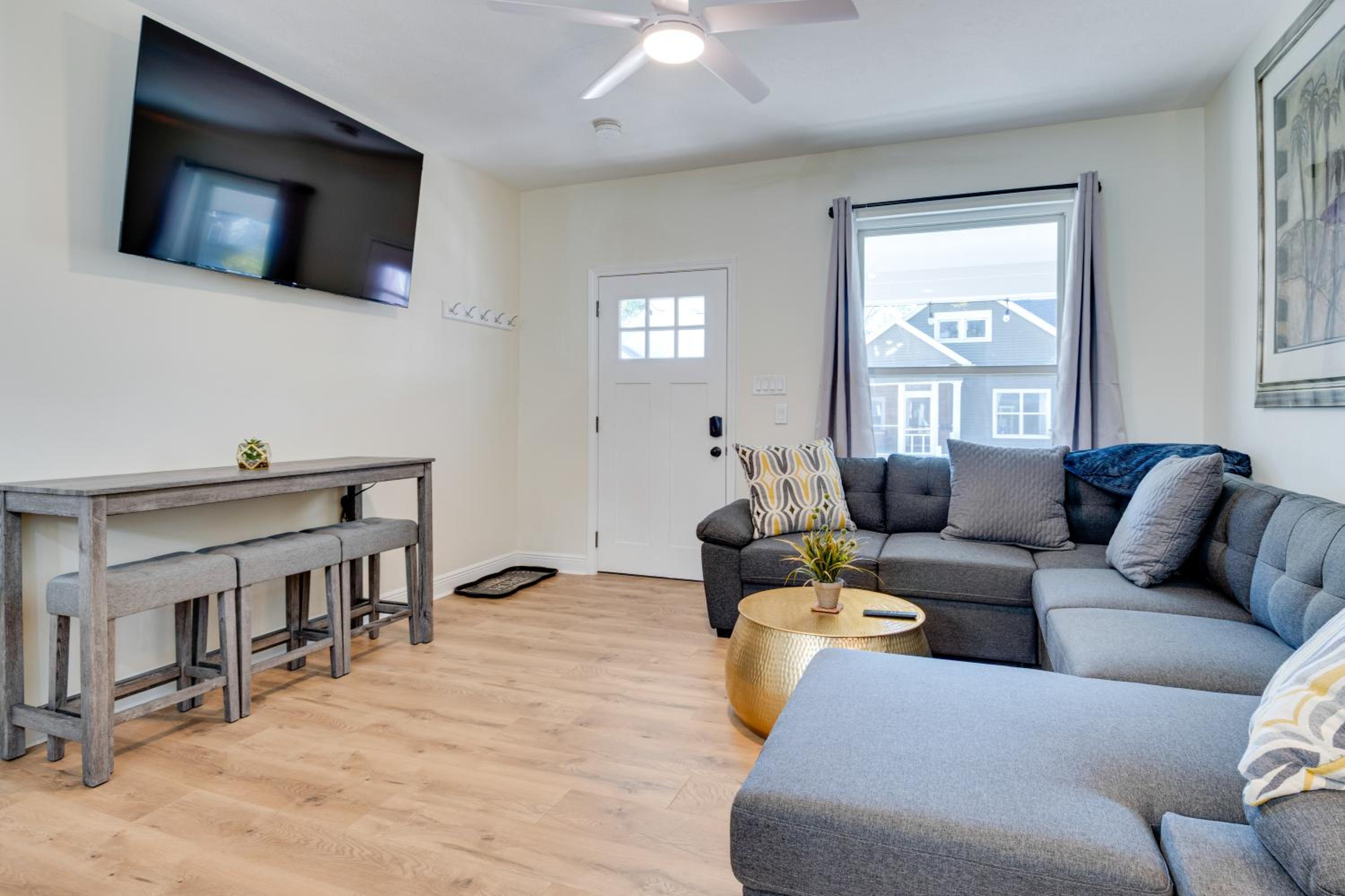 3 Mi to Dtwn Indy Urban Retreat with Outdoor Space