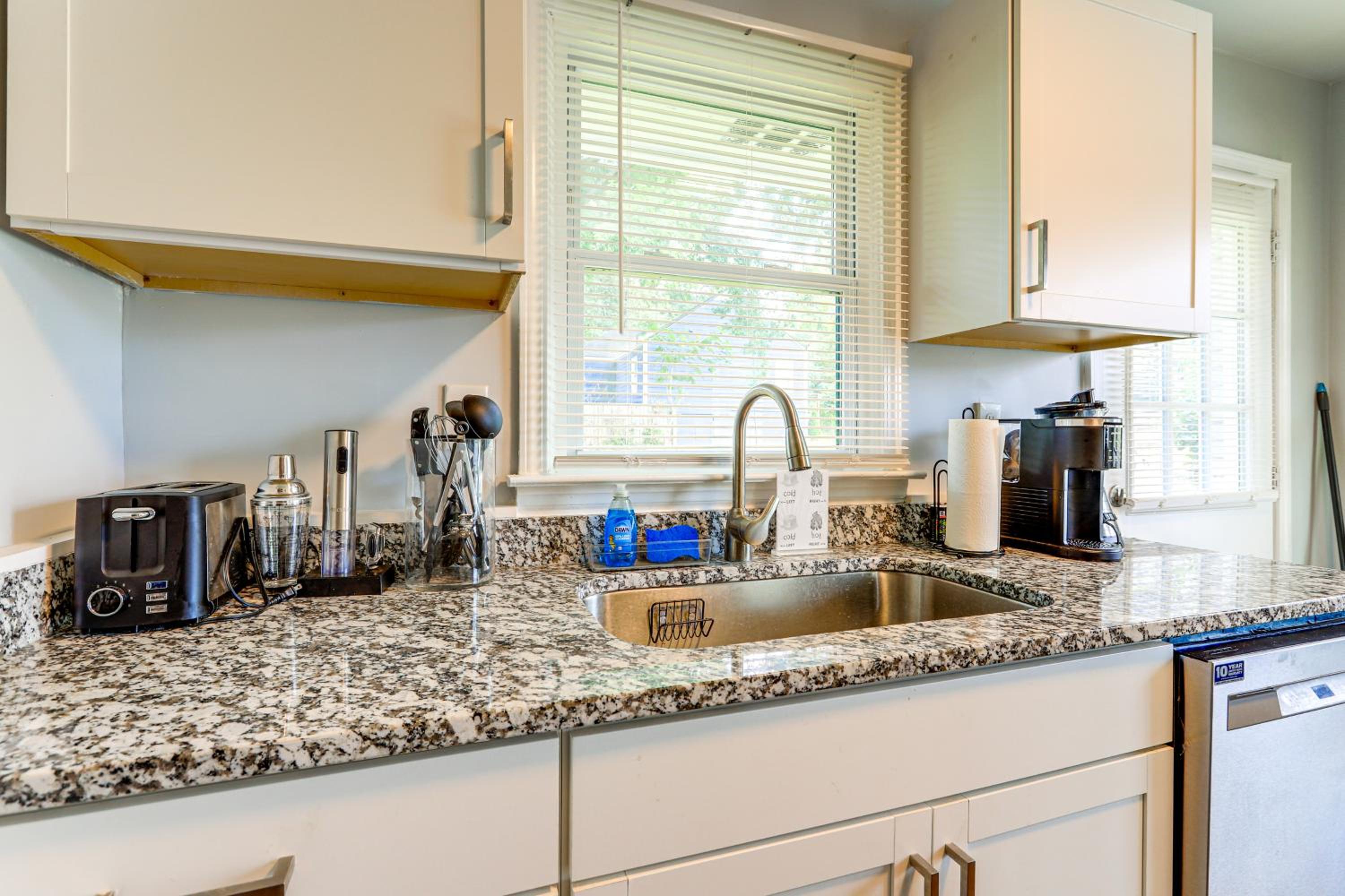 5 Mi to Dtwn ATL Modern Duplex Home!