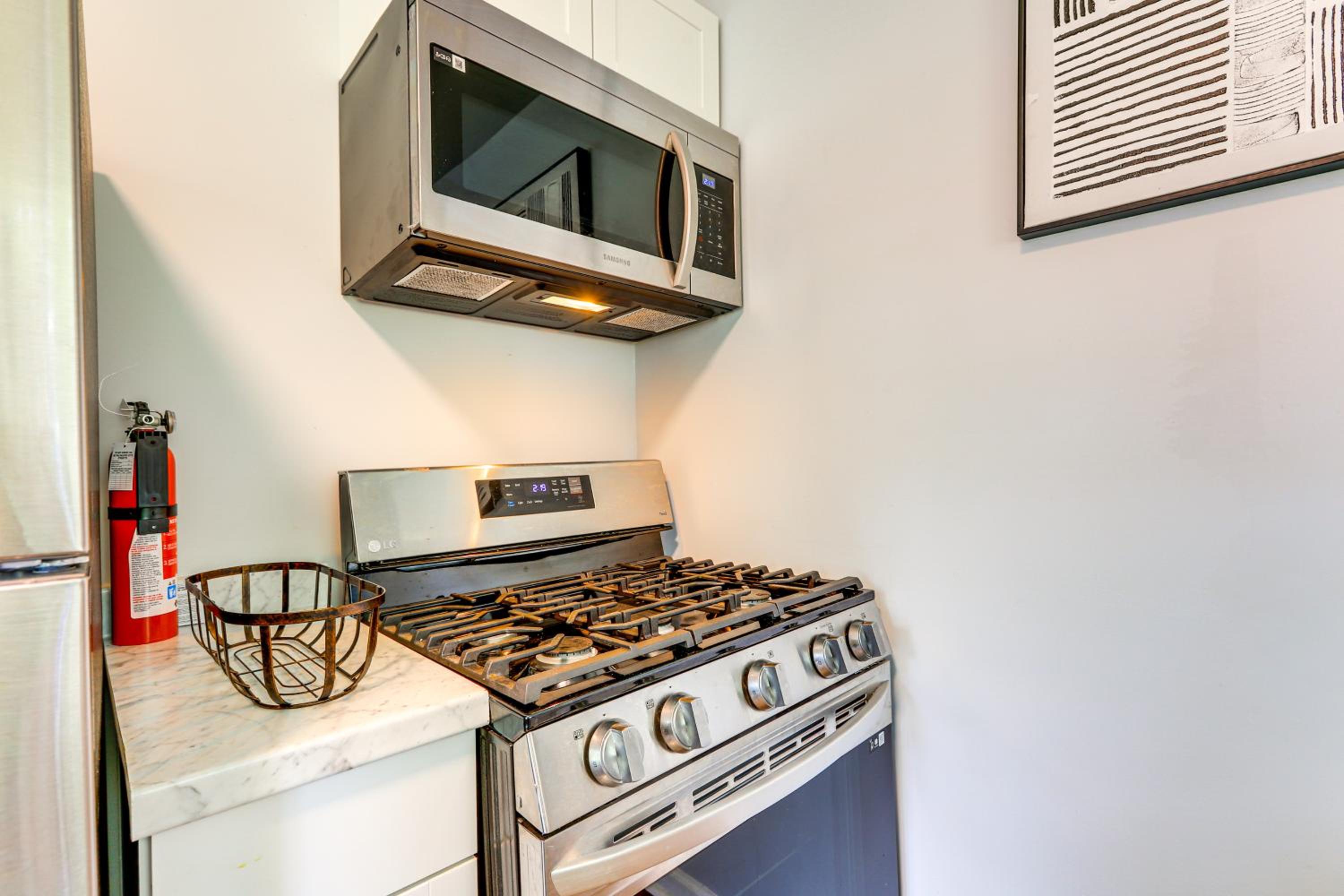 5 Mi to Dtwn ATL Modern Duplex Home!