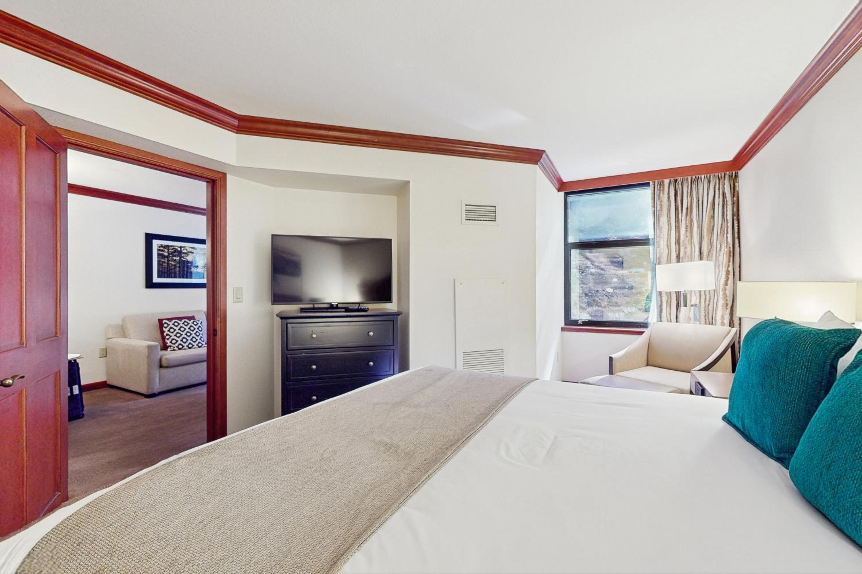 Community Perks! Everline Resort and Spa Retreat