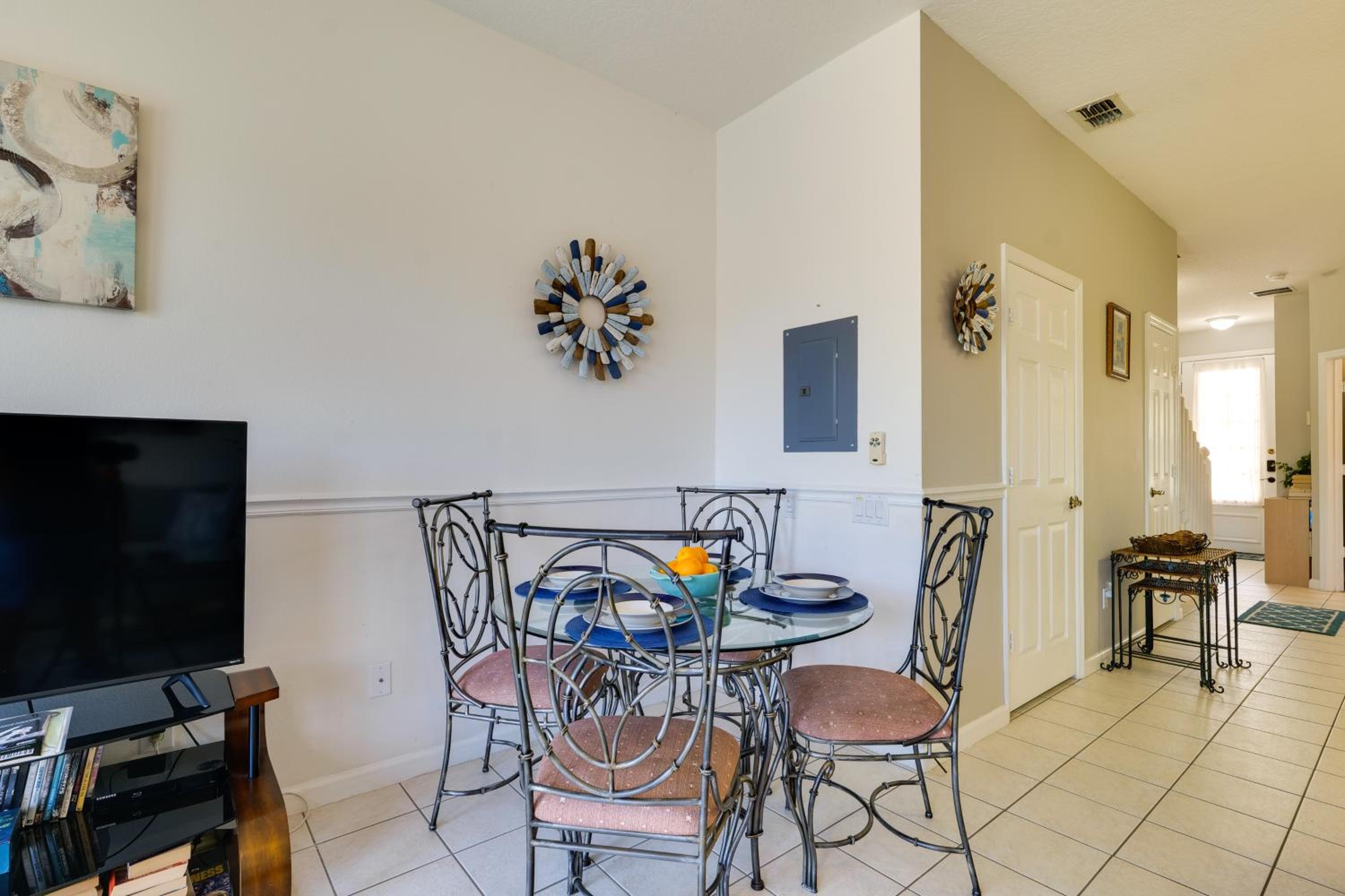 5 Mi to Disney Parks Family Home with Resort Perks!